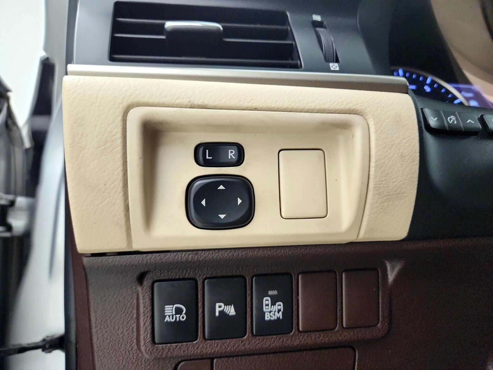 Thumbnail: 2016 Lexus ES - 13