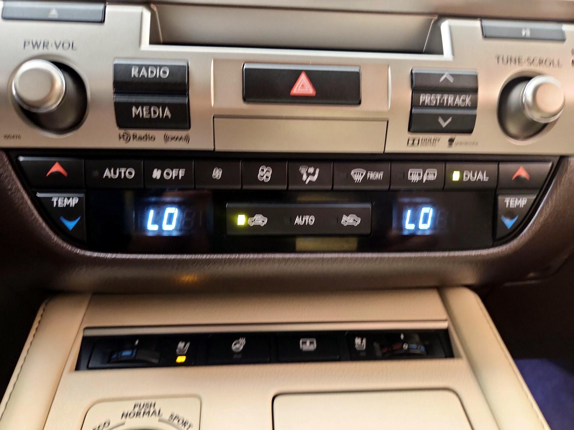 Thumbnail: 2016 Lexus ES - 17