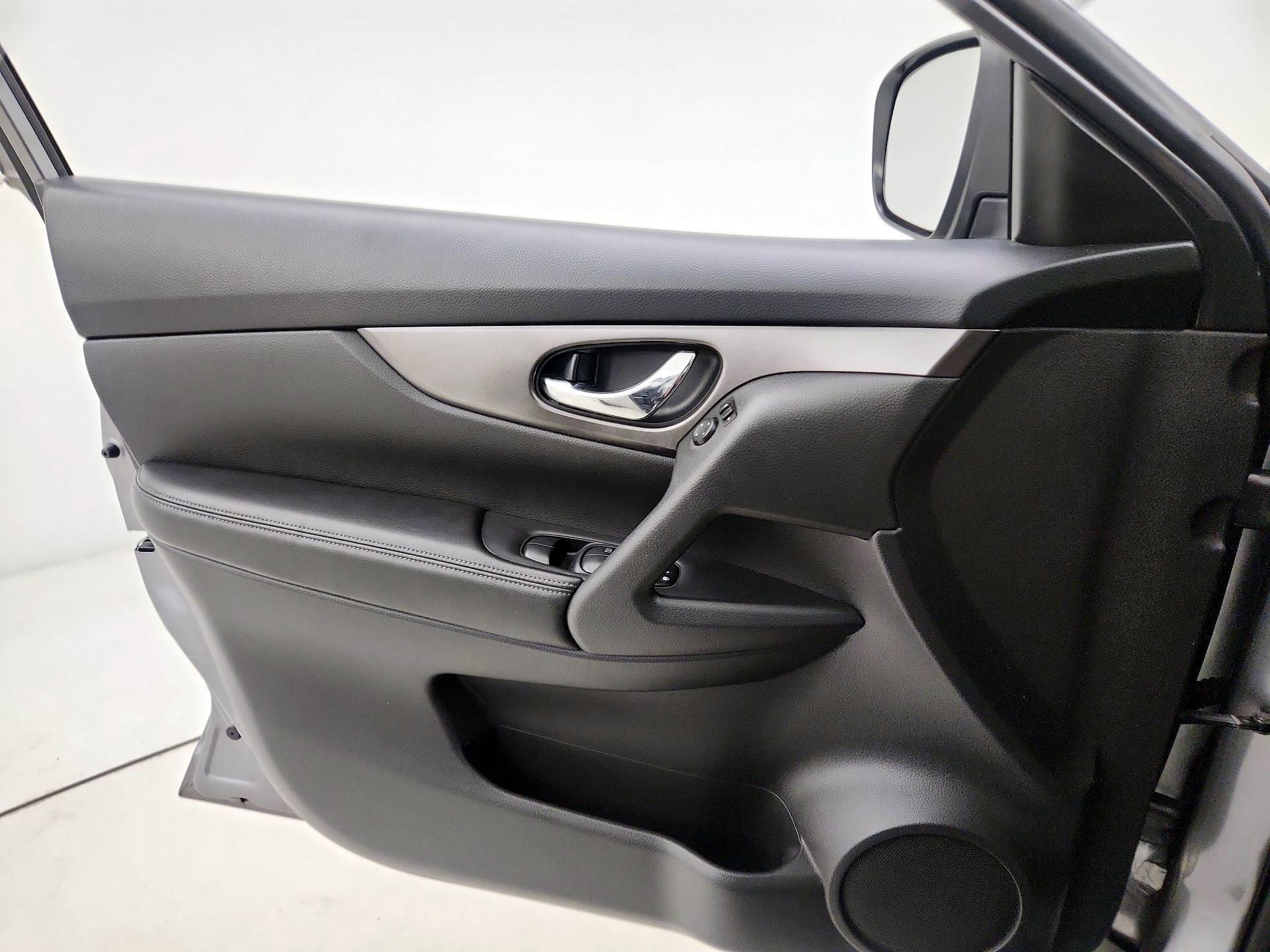 Thumbnail: 2015 Nissan Rogue - 12