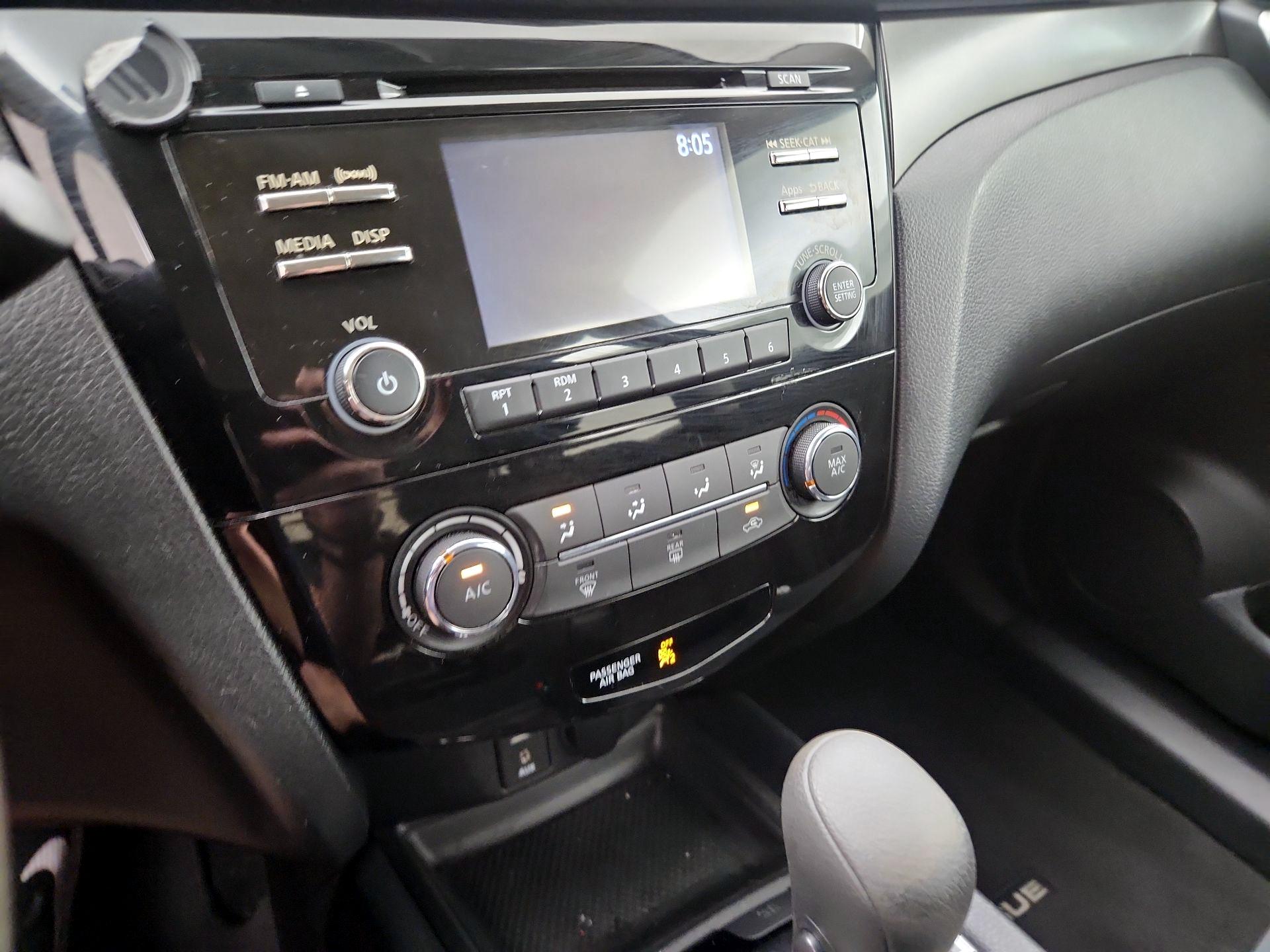 Thumbnail: 2015 Nissan Rogue - 16