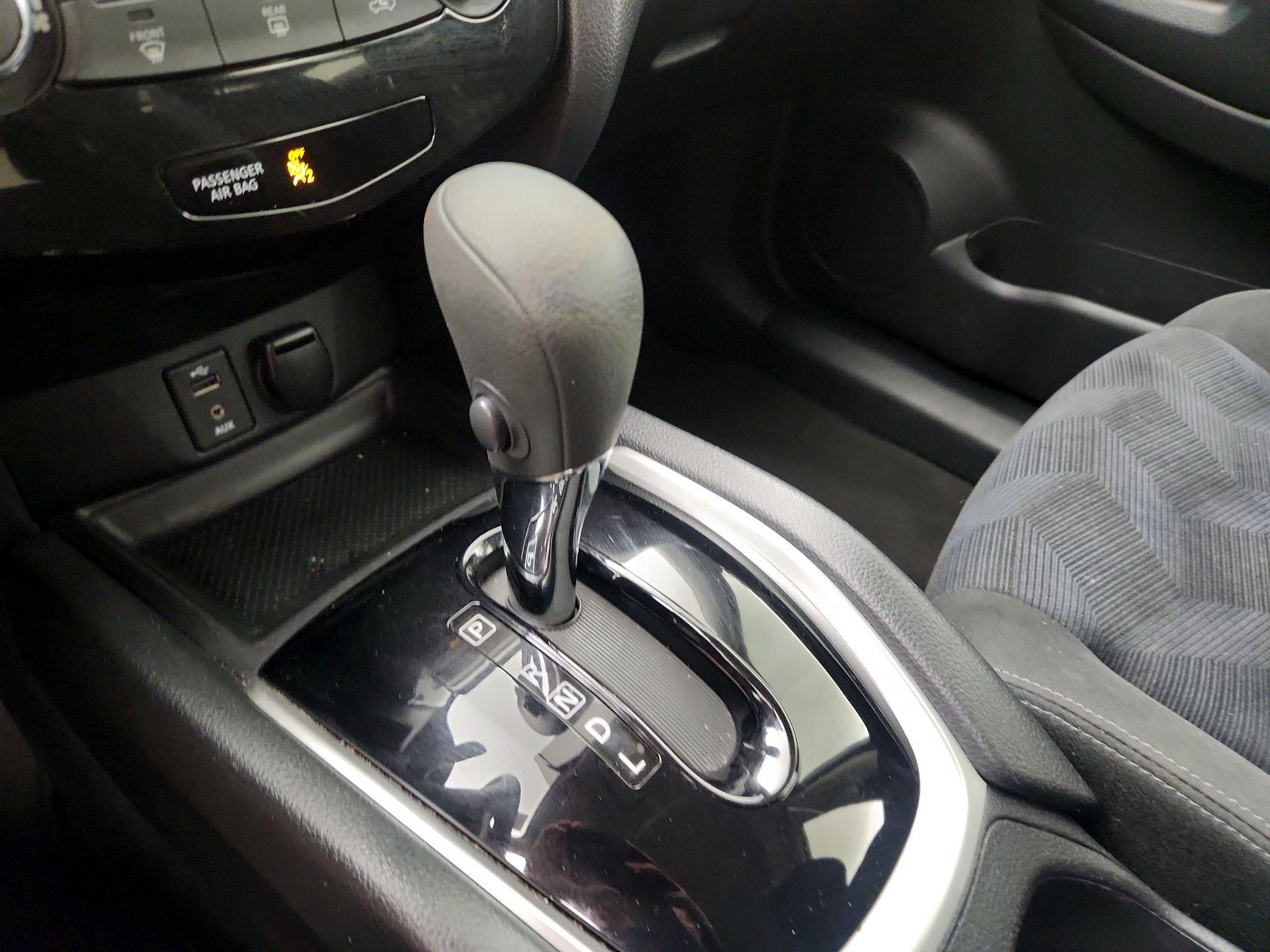 Thumbnail: 2015 Nissan Rogue - 17