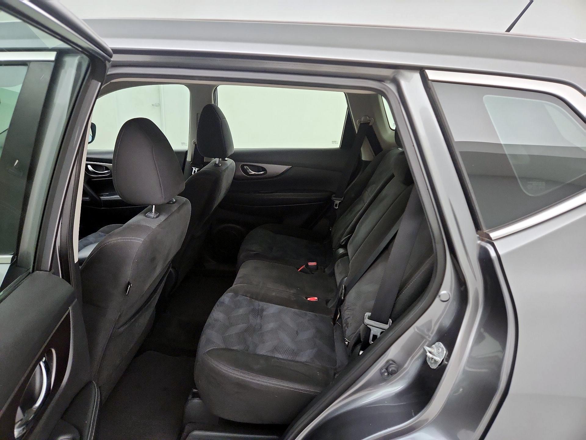 Thumbnail: 2015 Nissan Rogue - 19