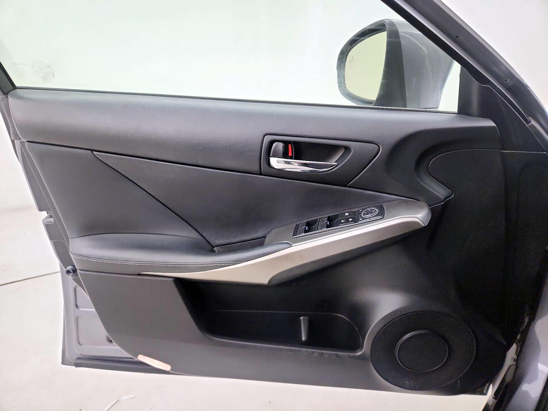 Thumbnail: 2015 Lexus IS - 12