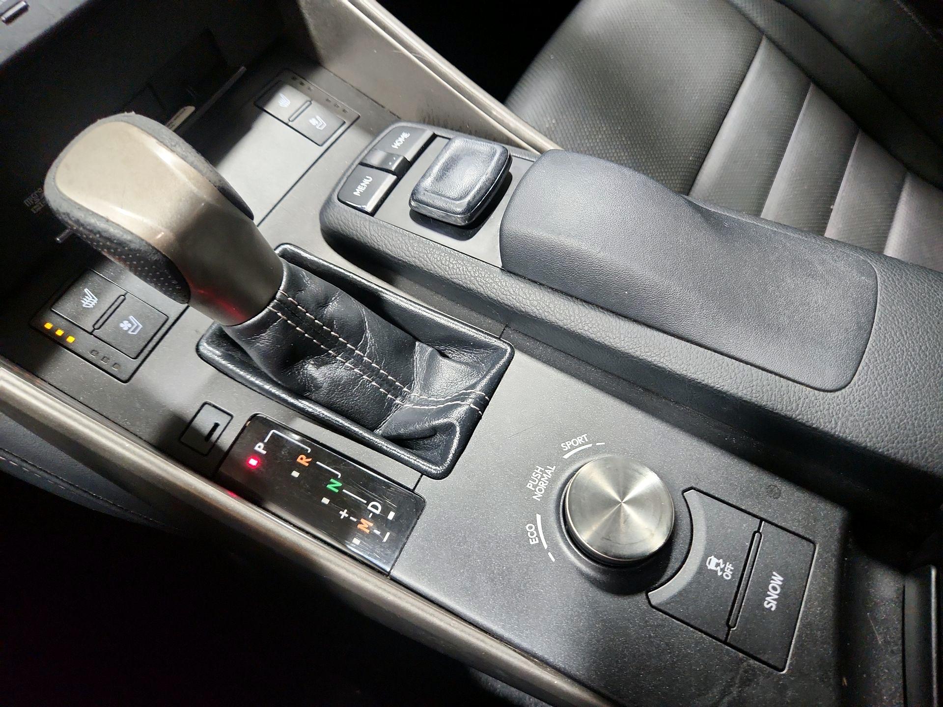 Thumbnail: 2015 Lexus IS - 17