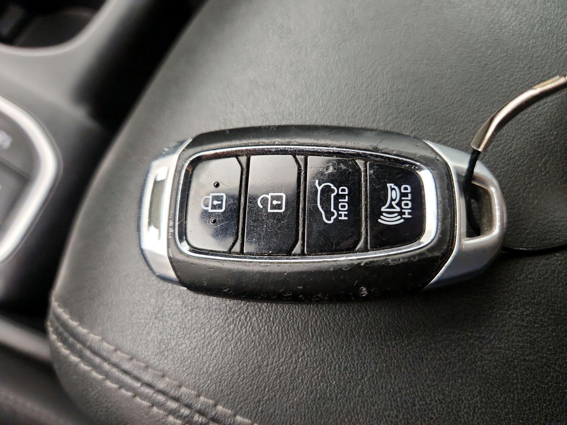 Thumbnail: 2019 Hyundai Santa Fe - 18