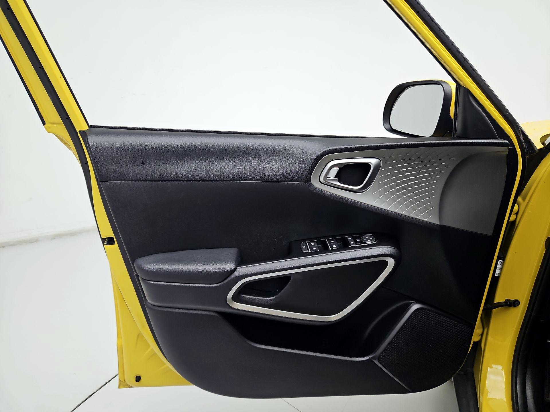 Thumbnail: 2020 Kia Soul - 12