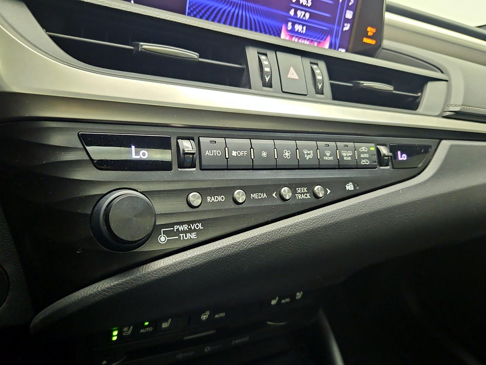 Thumbnail: 2019 Lexus ES - 17