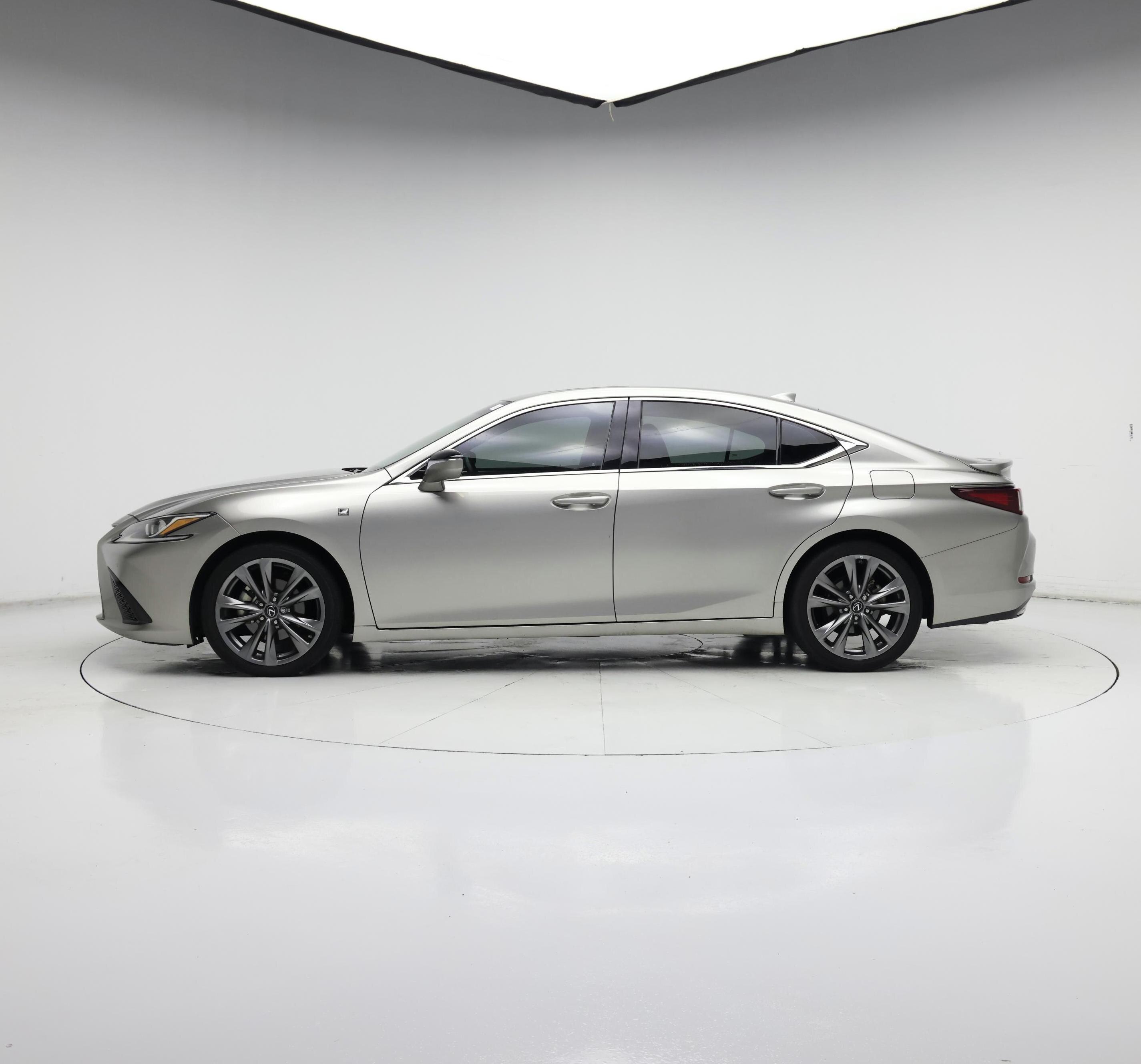 Thumbnail: 2019 Lexus ES - 3