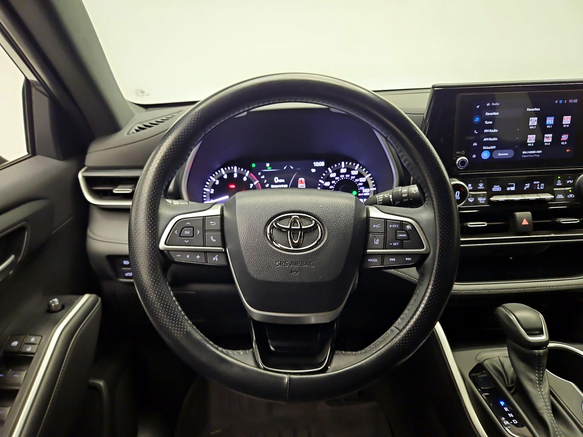 Thumbnail: 2023 Toyota Highlander - 10