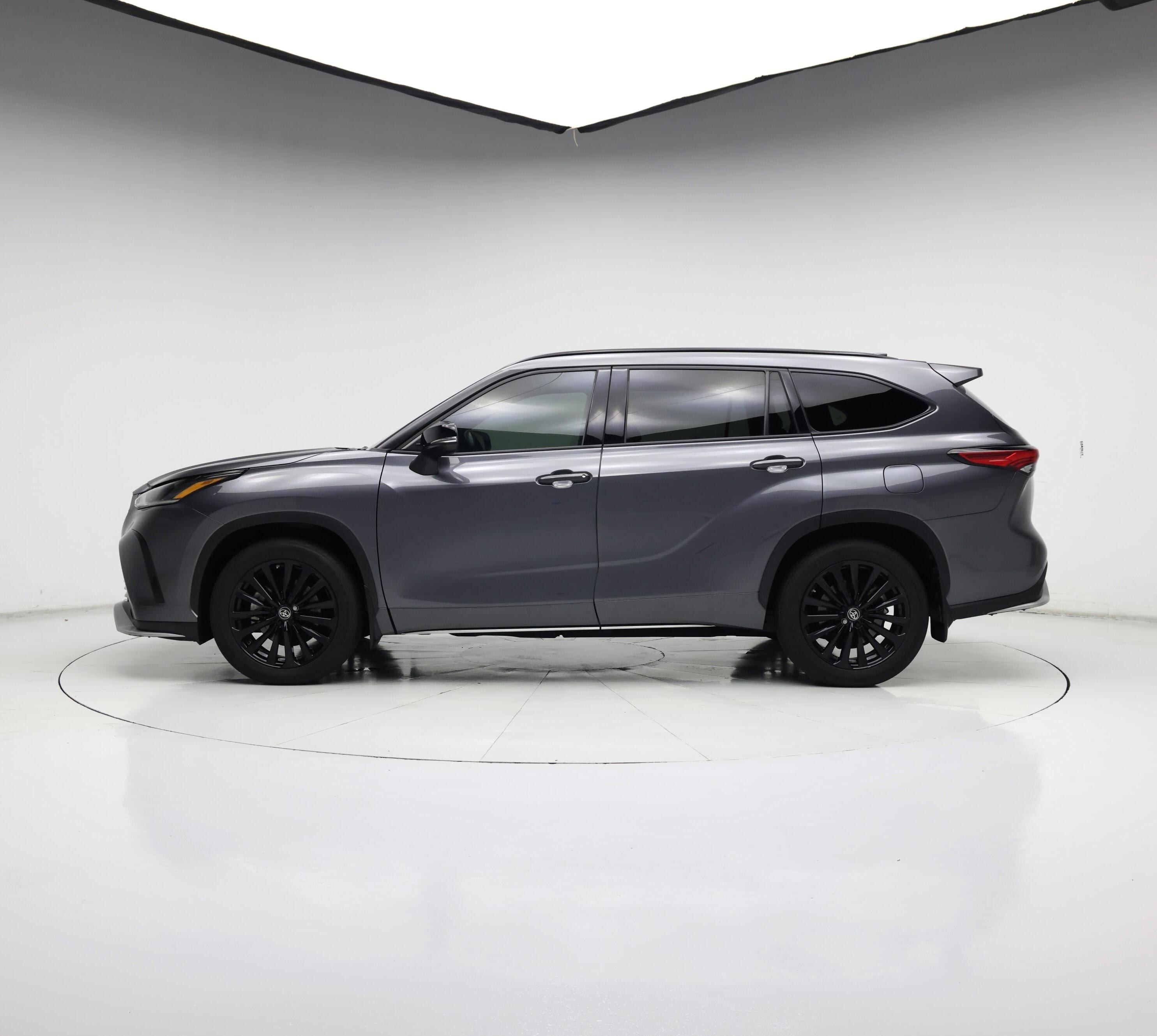 Thumbnail: 2023 Toyota Highlander - 3