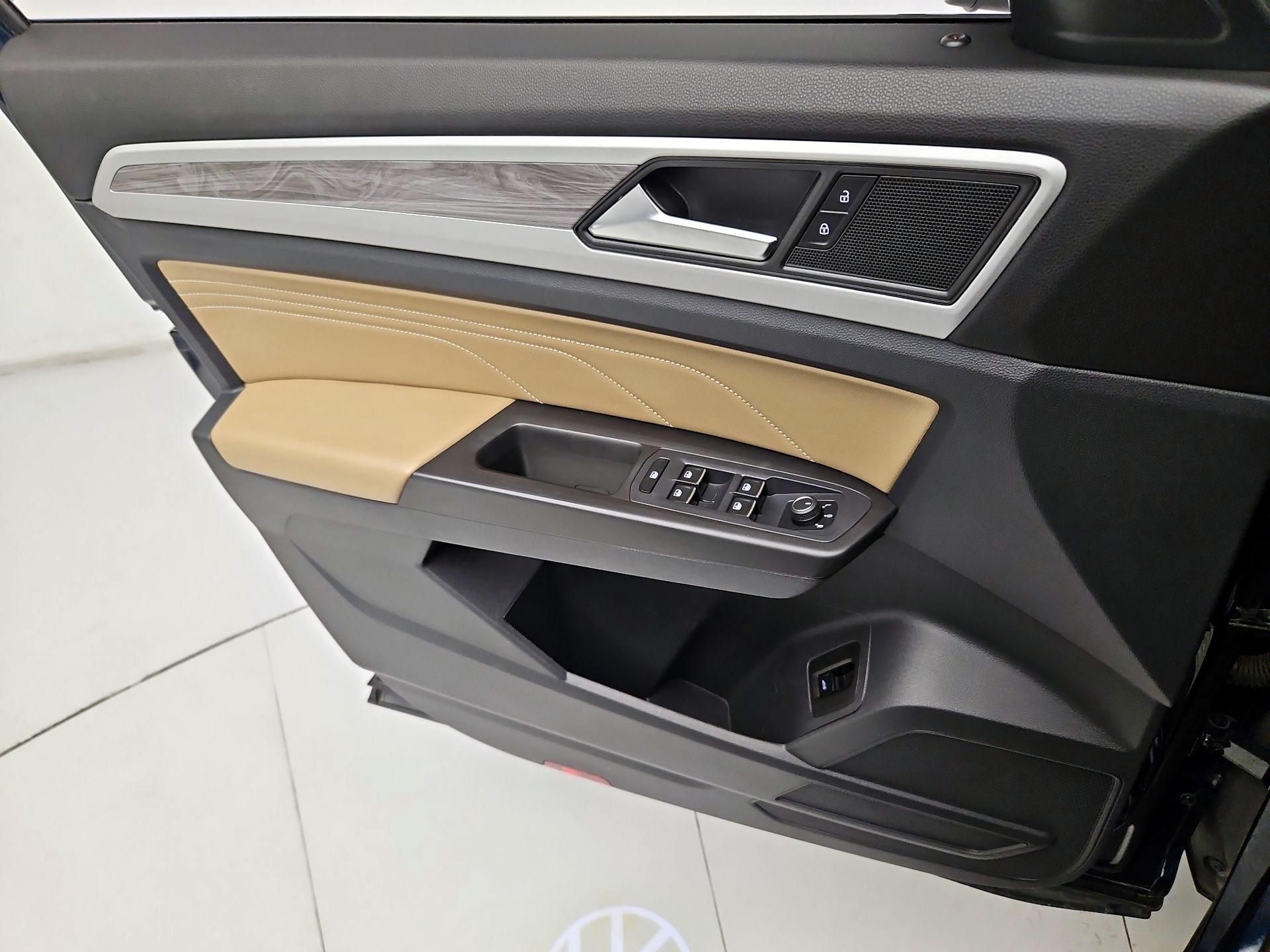 Thumbnail: 2022 Volkswagen Atlas - 12