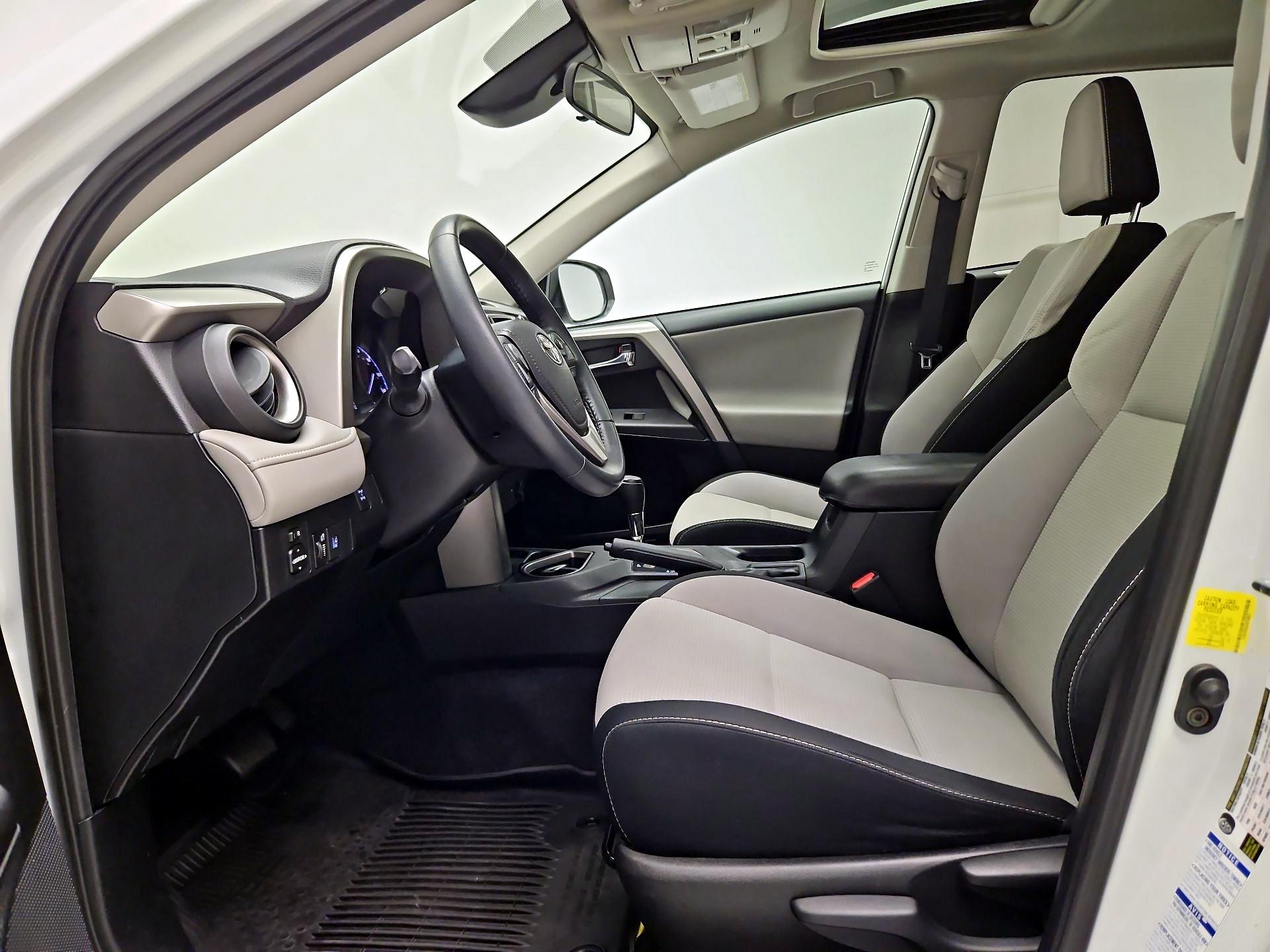 Thumbnail: 2018 Toyota RAV4 - 11