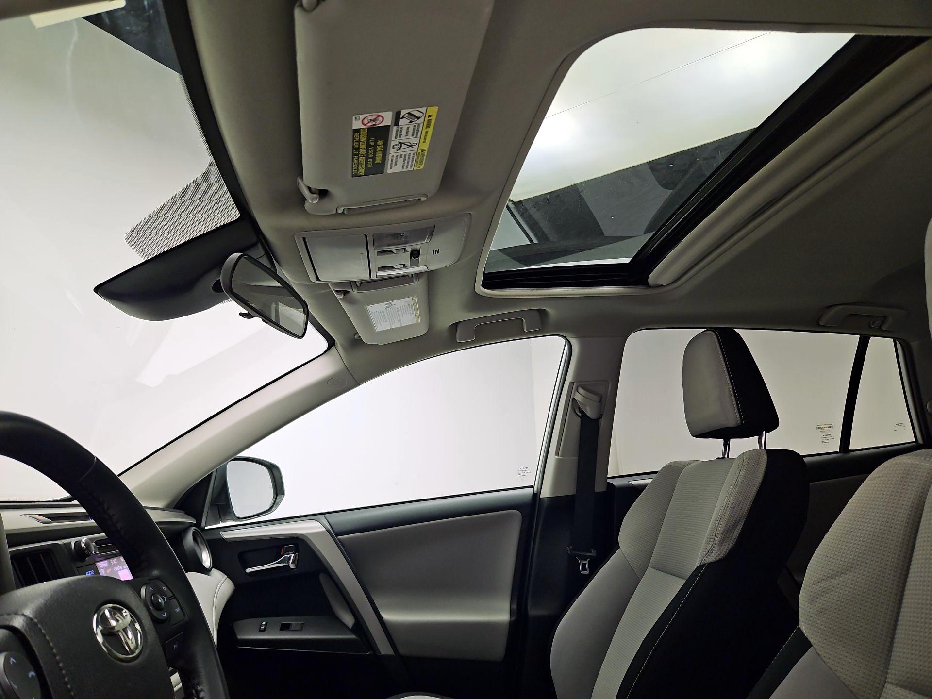 Thumbnail: 2018 Toyota RAV4 - 19