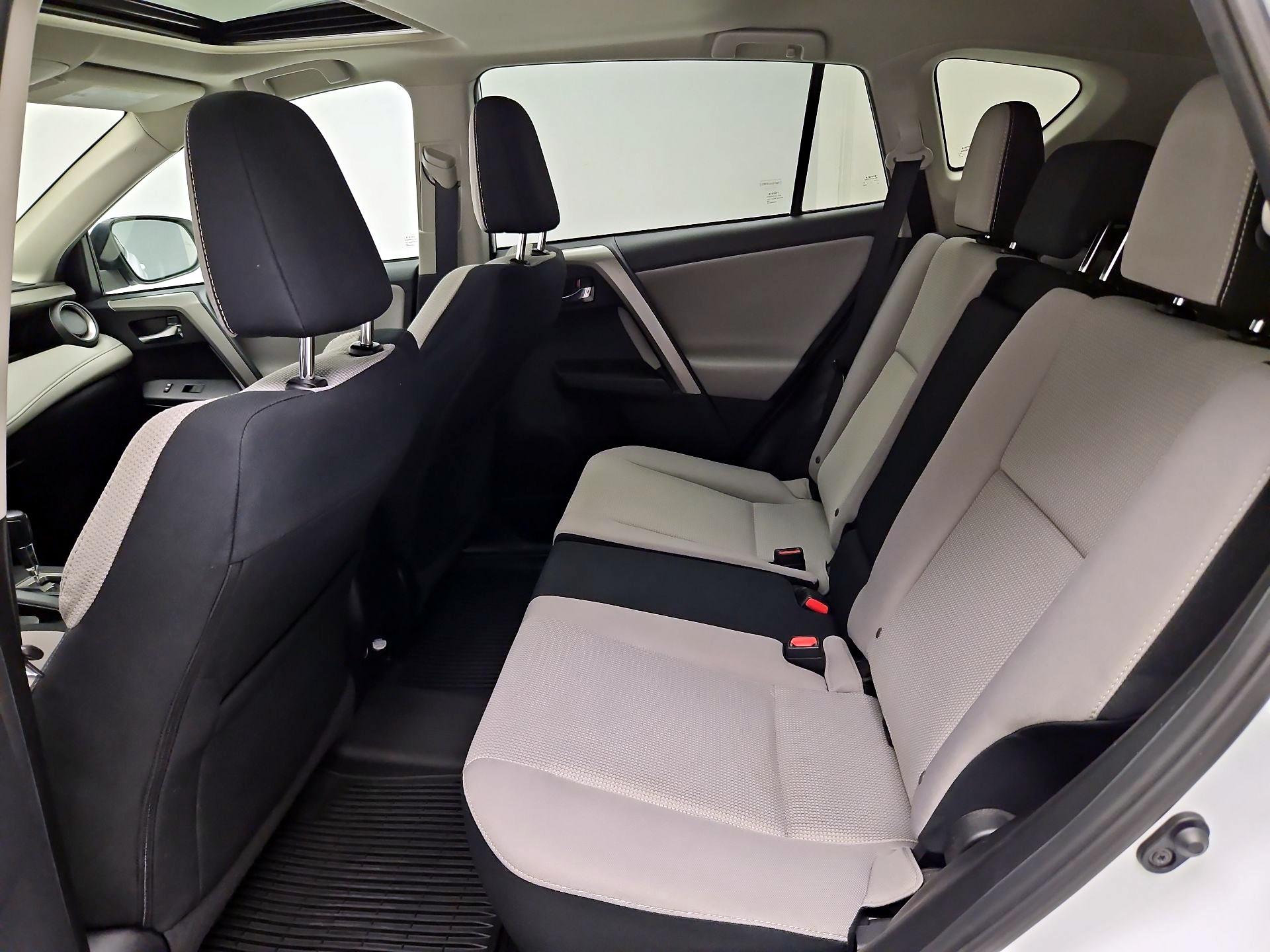 Thumbnail: 2018 Toyota RAV4 - 20