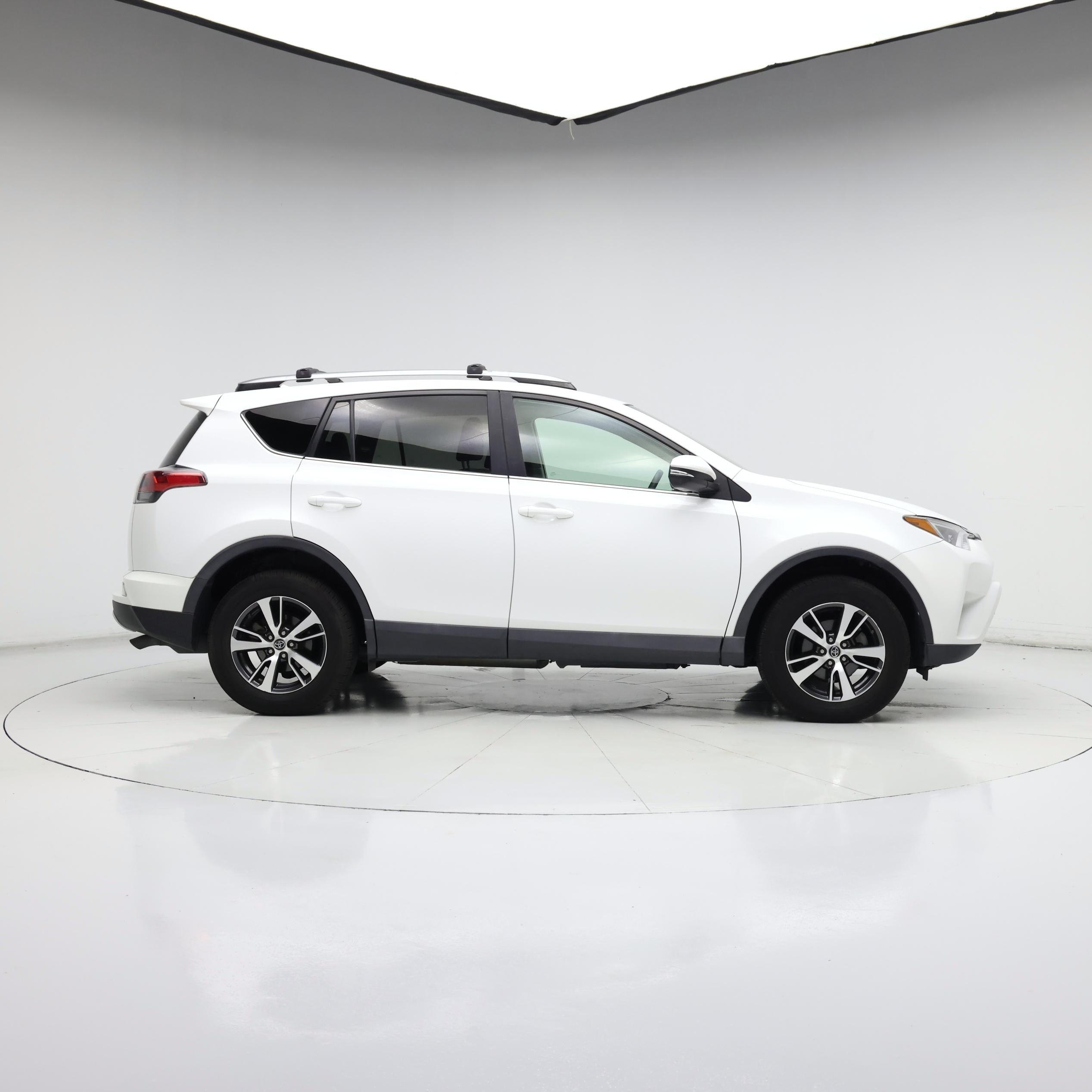 Thumbnail: 2018 Toyota RAV4 - 7