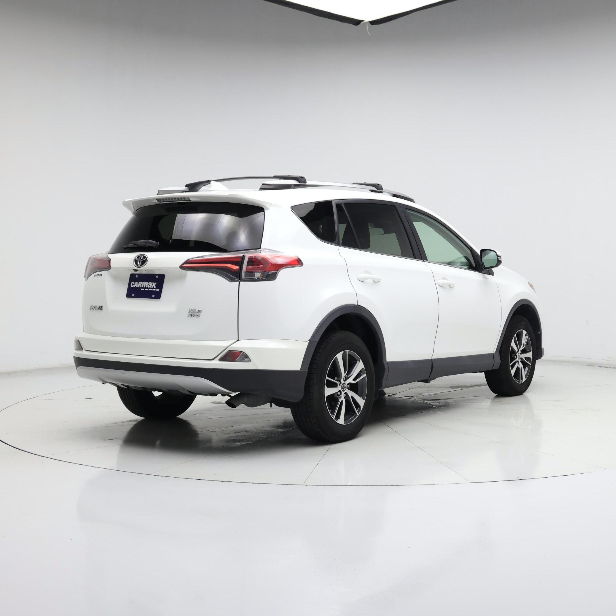 Thumbnail: 2018 Toyota RAV4 - 8