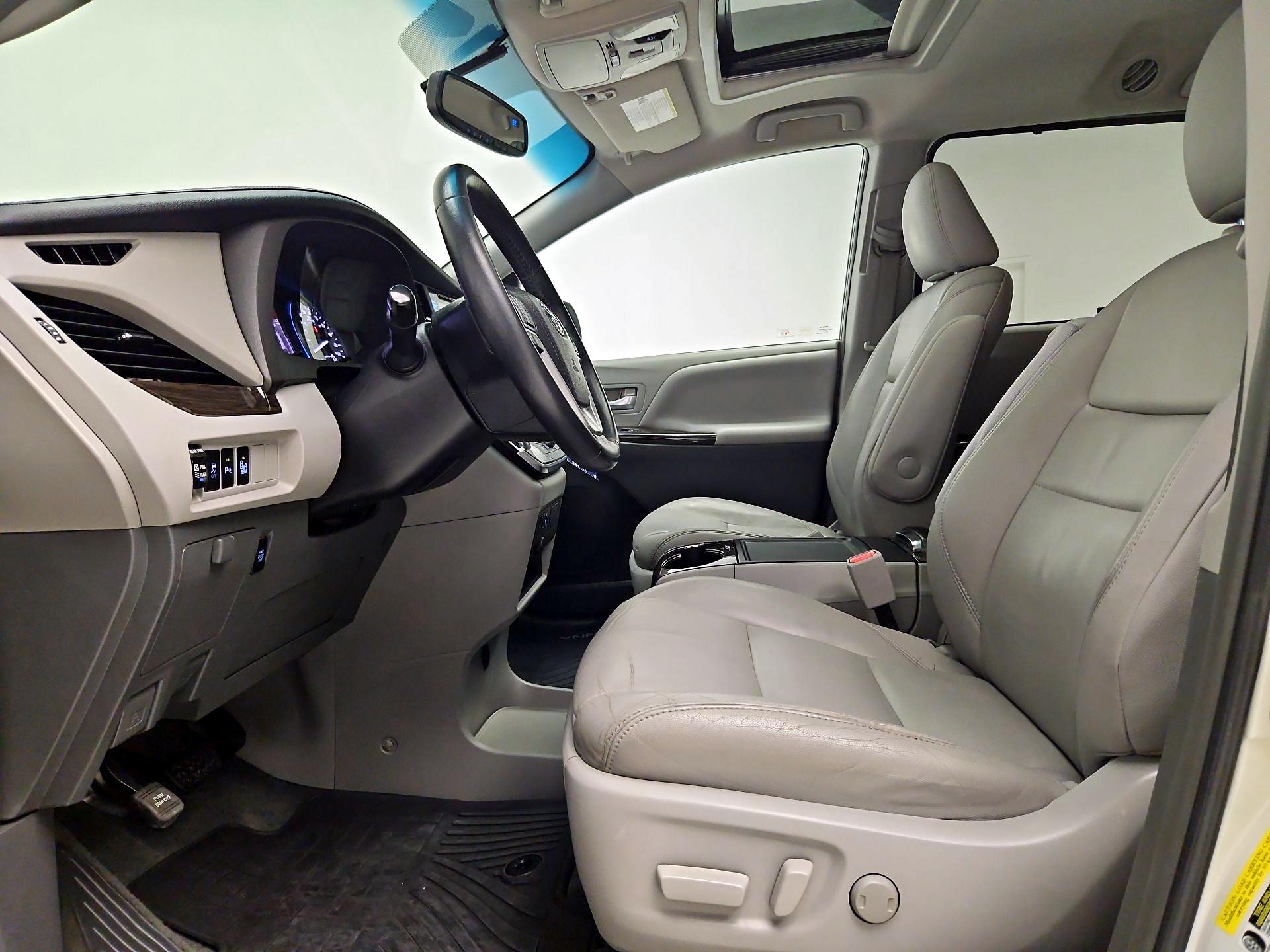 Thumbnail: 2015 Toyota Sienna - 11