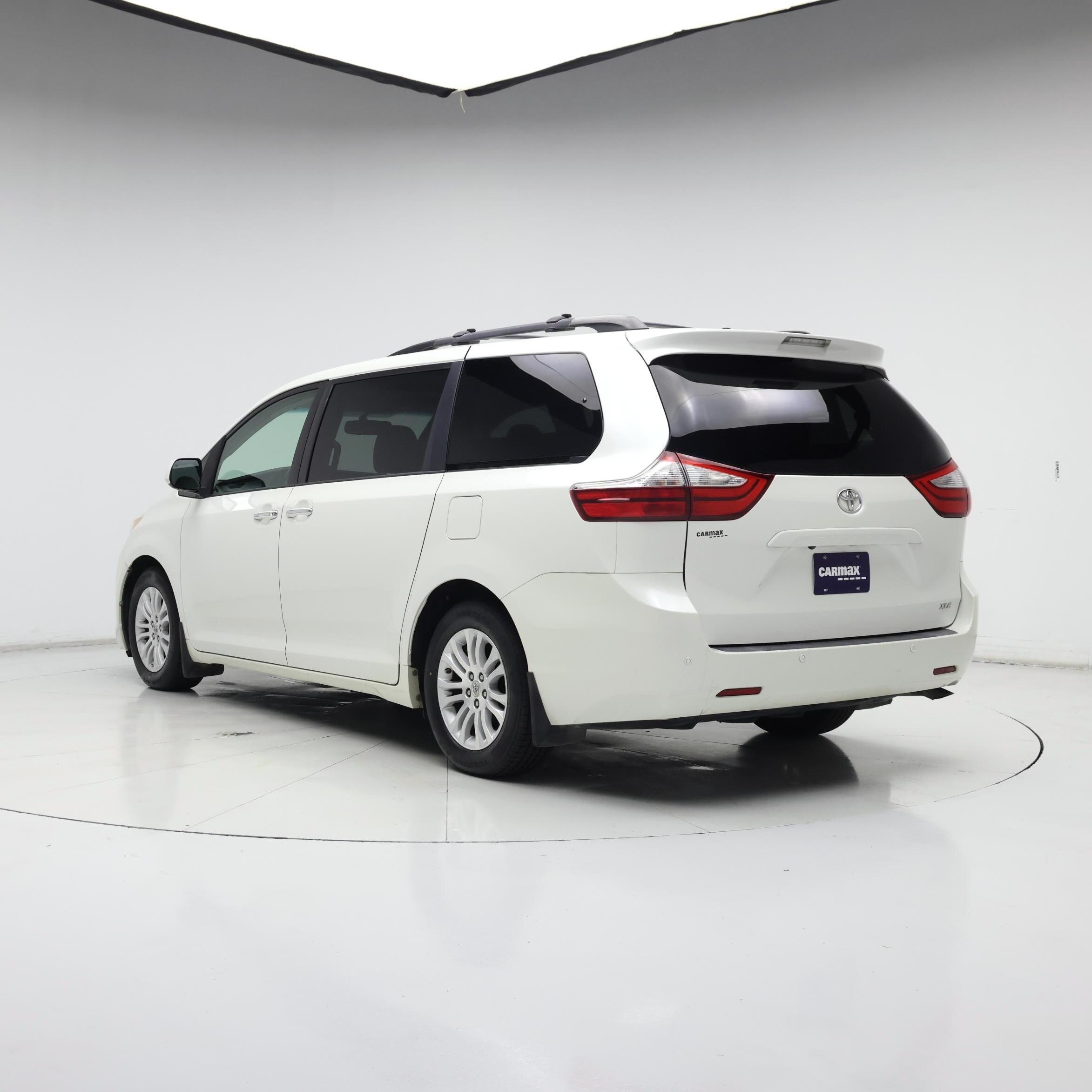 Thumbnail: 2015 Toyota Sienna - 2