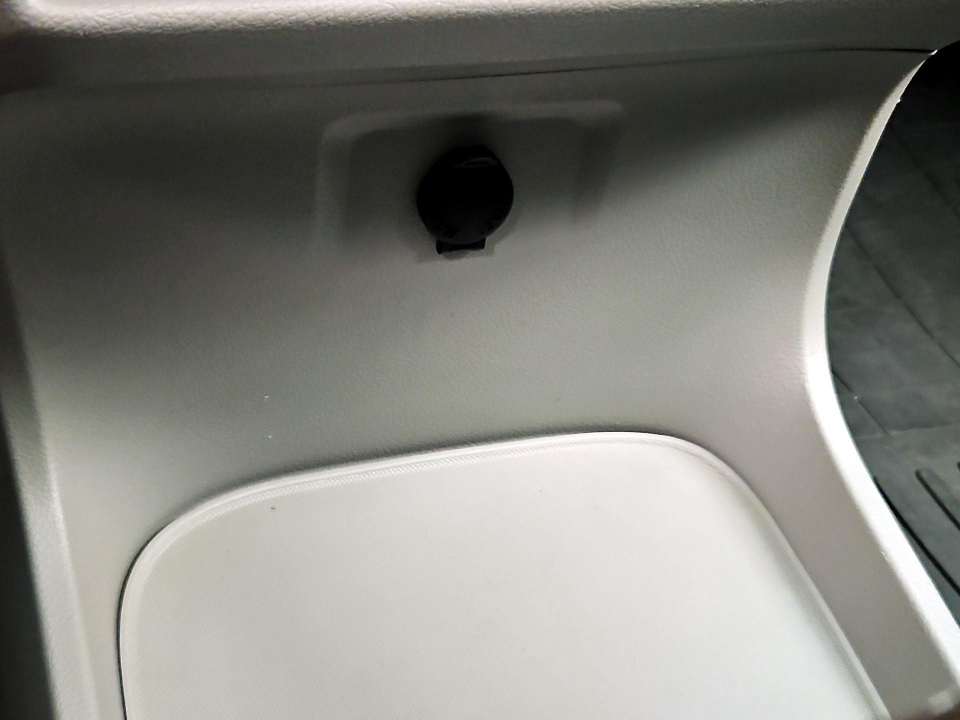 Thumbnail: 2015 Toyota Sienna - 19
