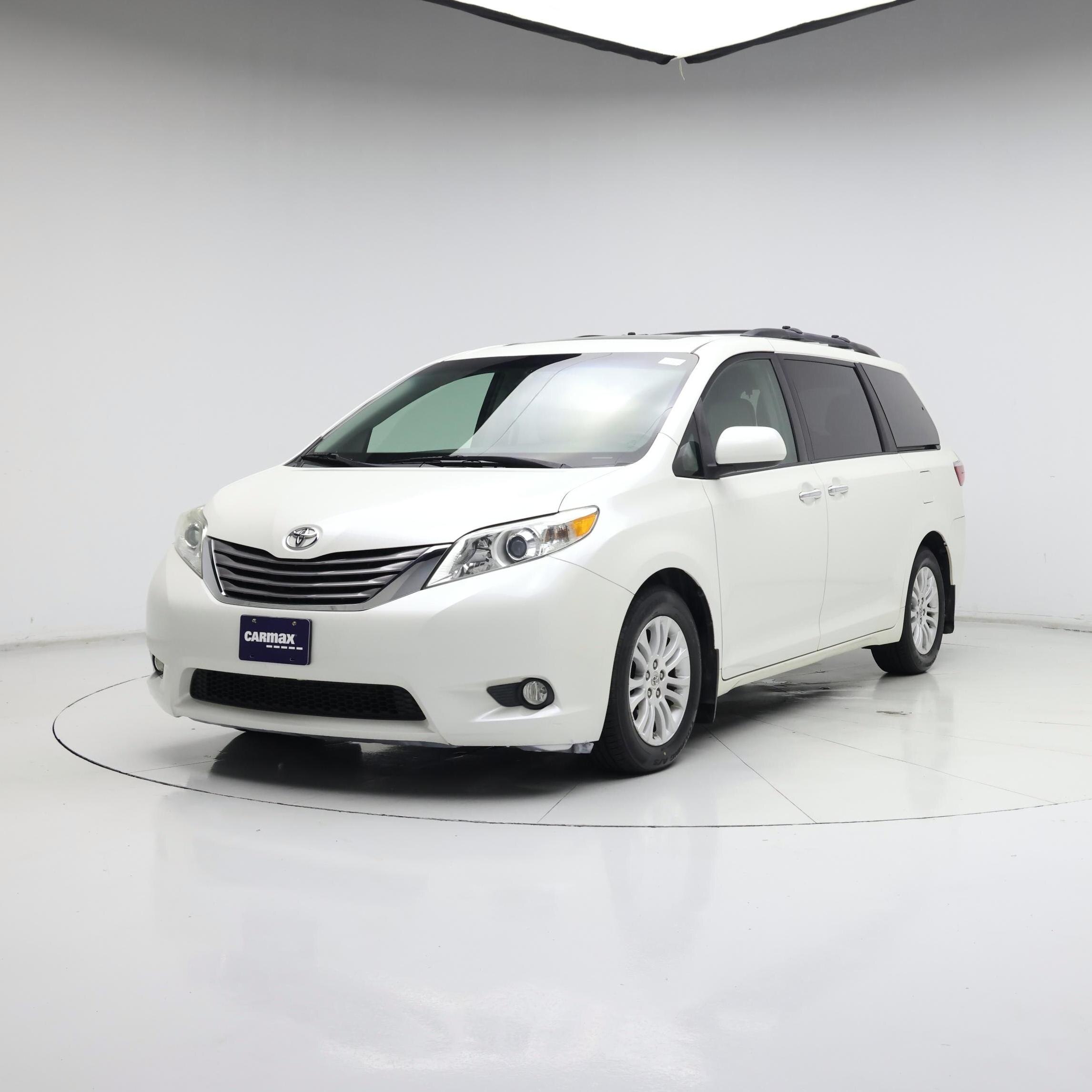 Thumbnail: 2015 Toyota Sienna - 4