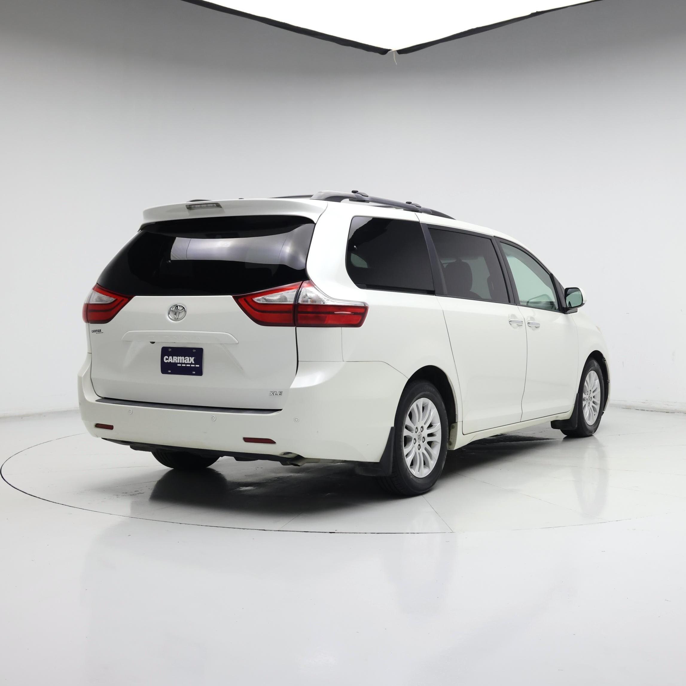 Thumbnail: 2015 Toyota Sienna - 8