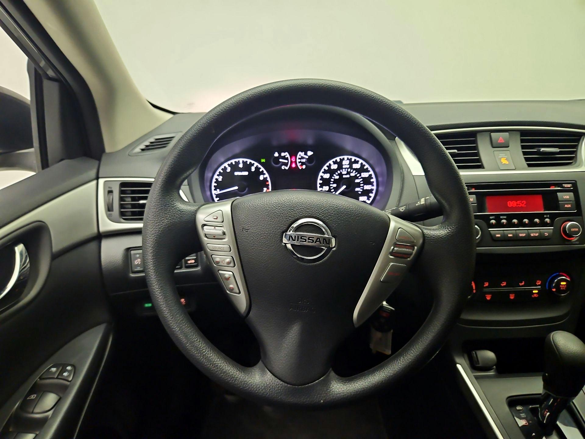 Thumbnail: 2016 Nissan Sentra - 10