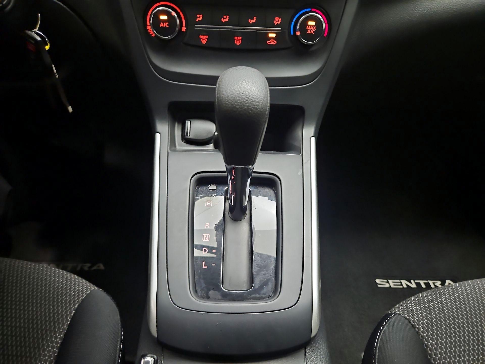 Thumbnail: 2016 Nissan Sentra - 15