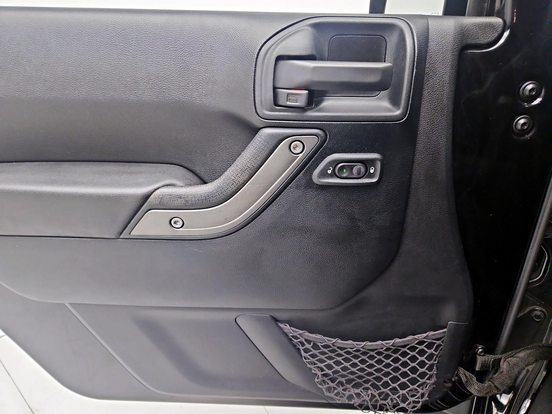 Thumbnail: 2016 Jeep Wrangler - 12
