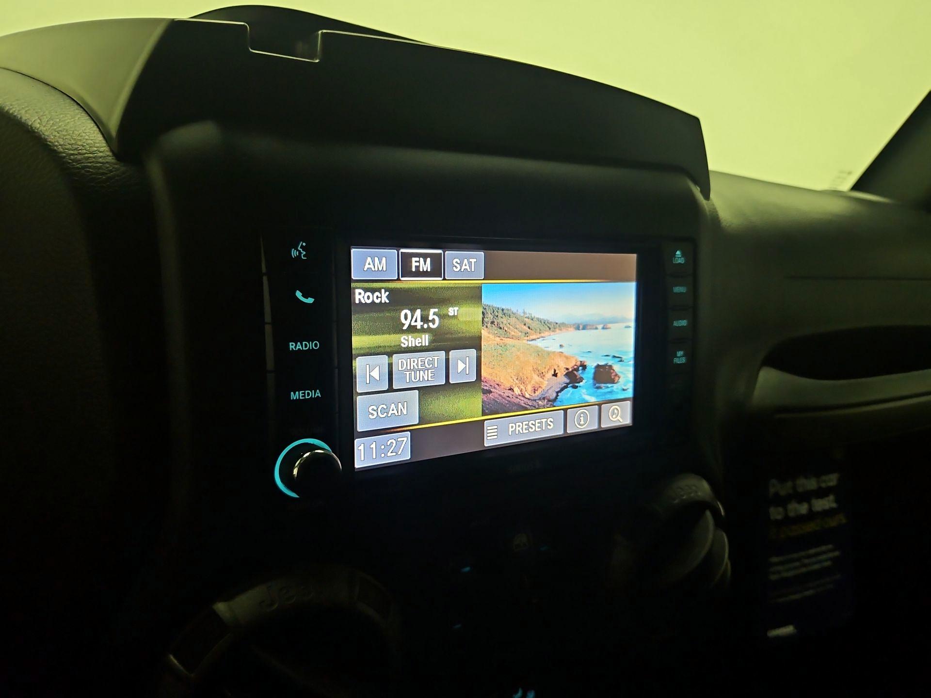 Thumbnail: 2016 Jeep Wrangler - 13
