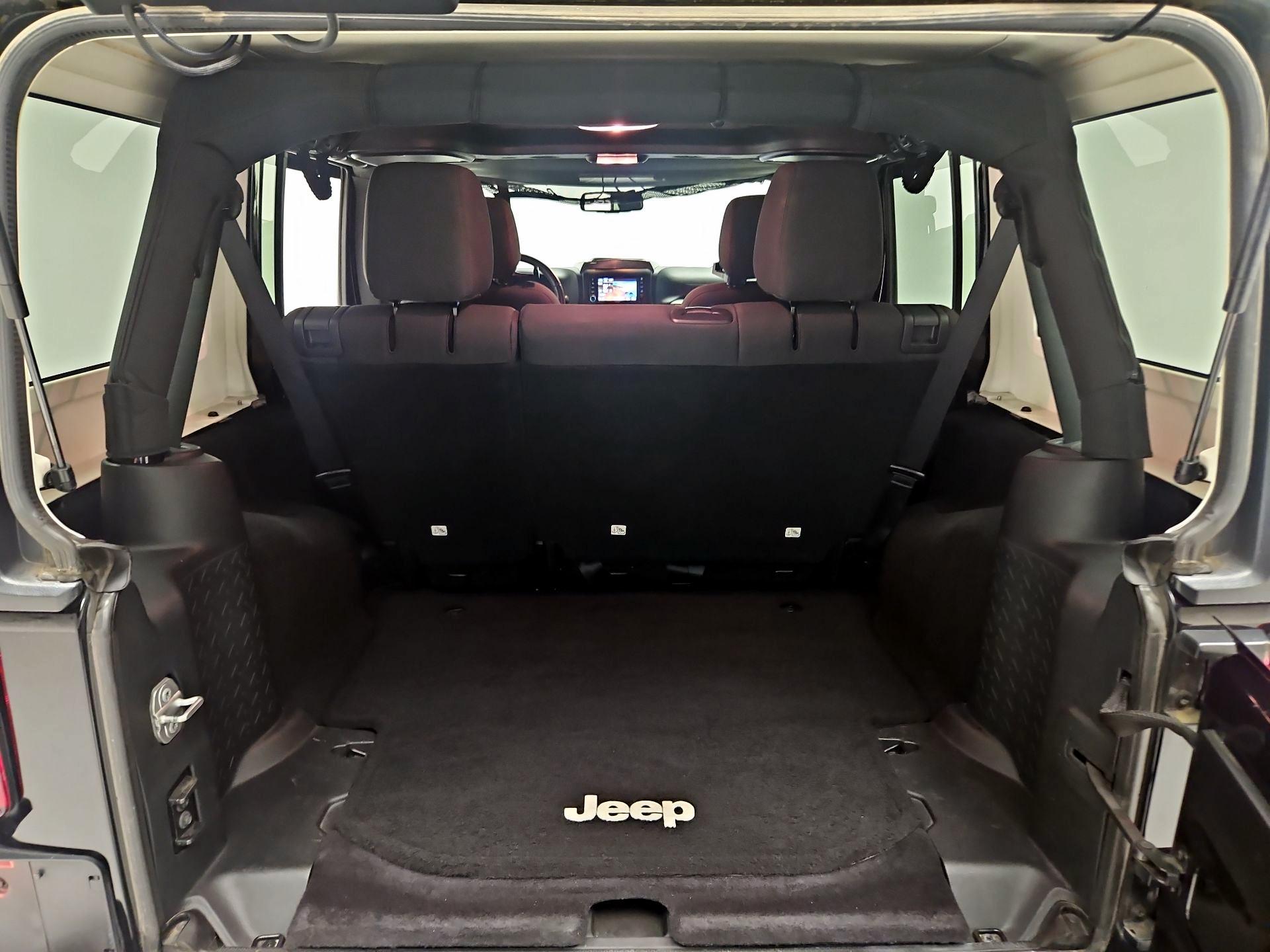 Thumbnail: 2016 Jeep Wrangler - 18