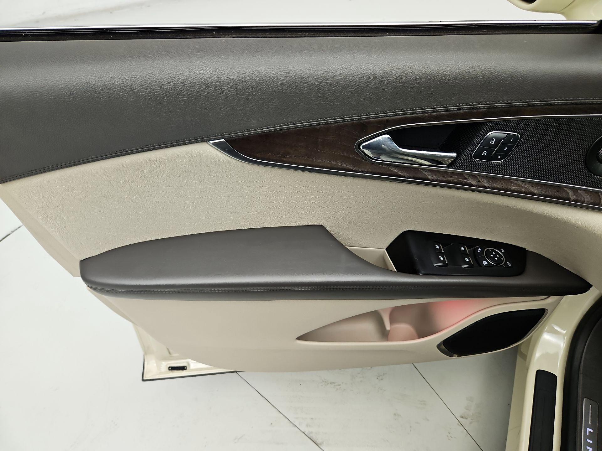 Thumbnail: 2016 Lincoln MKX - 12