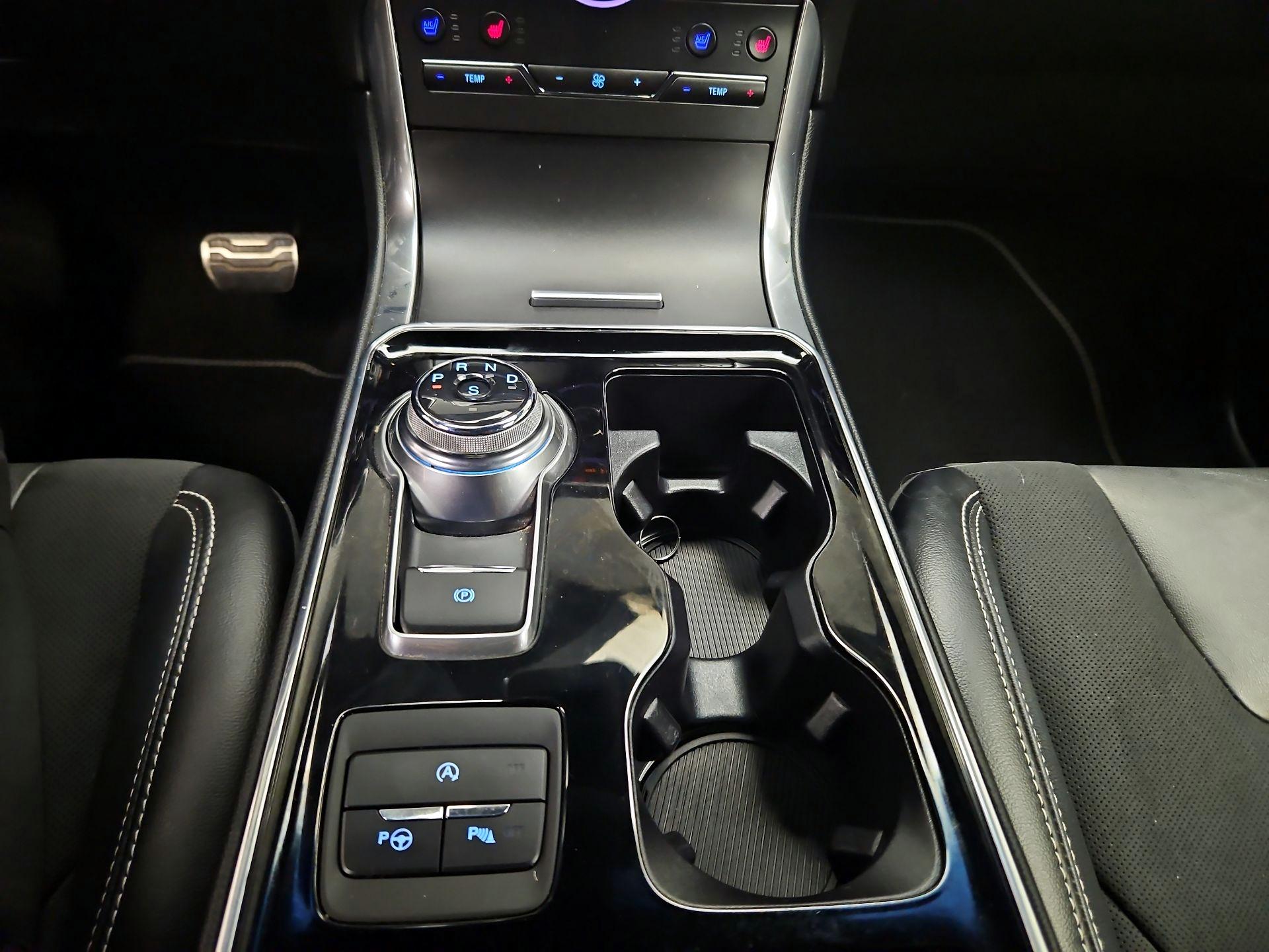 Thumbnail: 2019 Ford Edge - 17