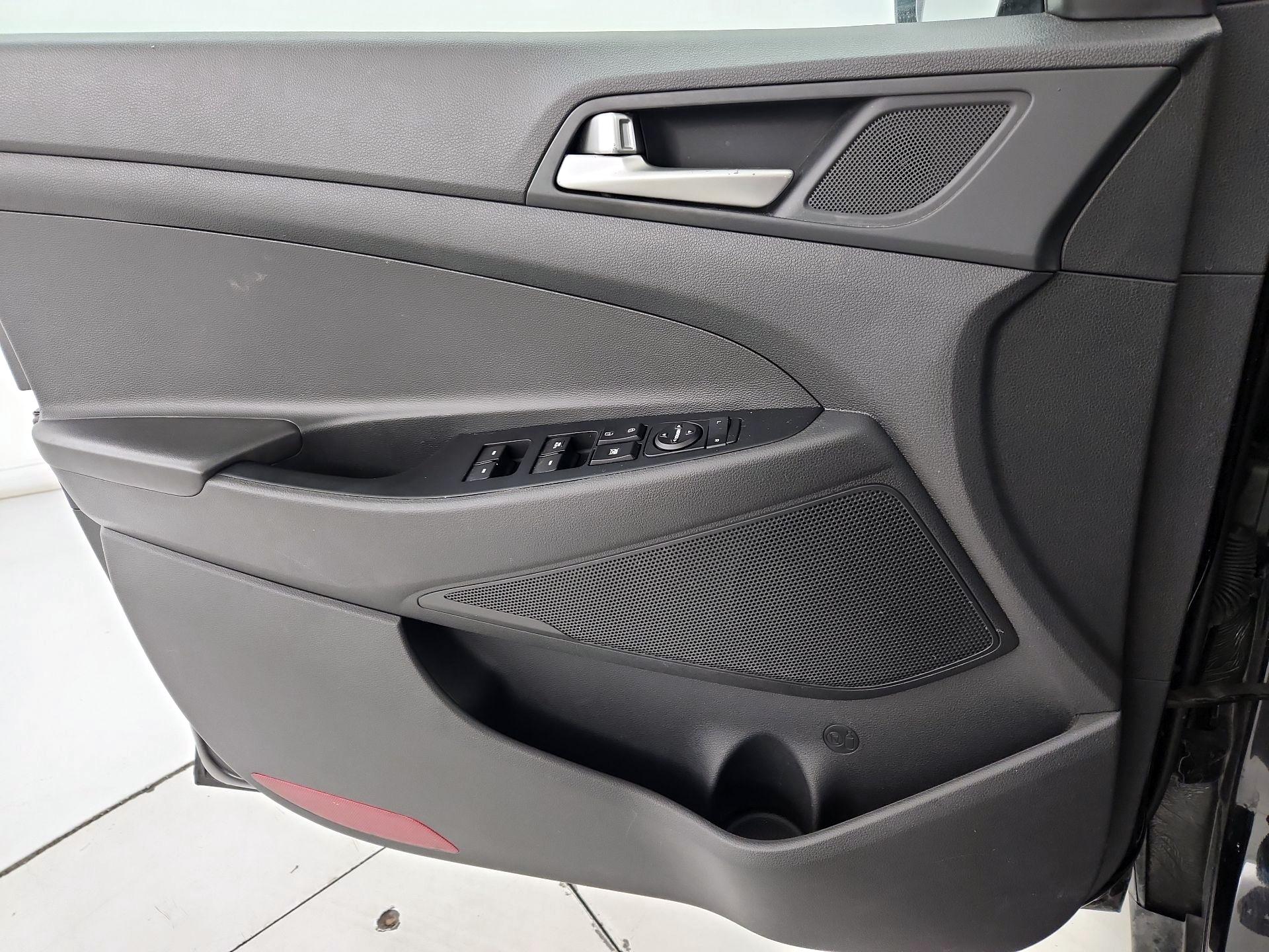 Thumbnail: 2019 Hyundai Tucson - 12