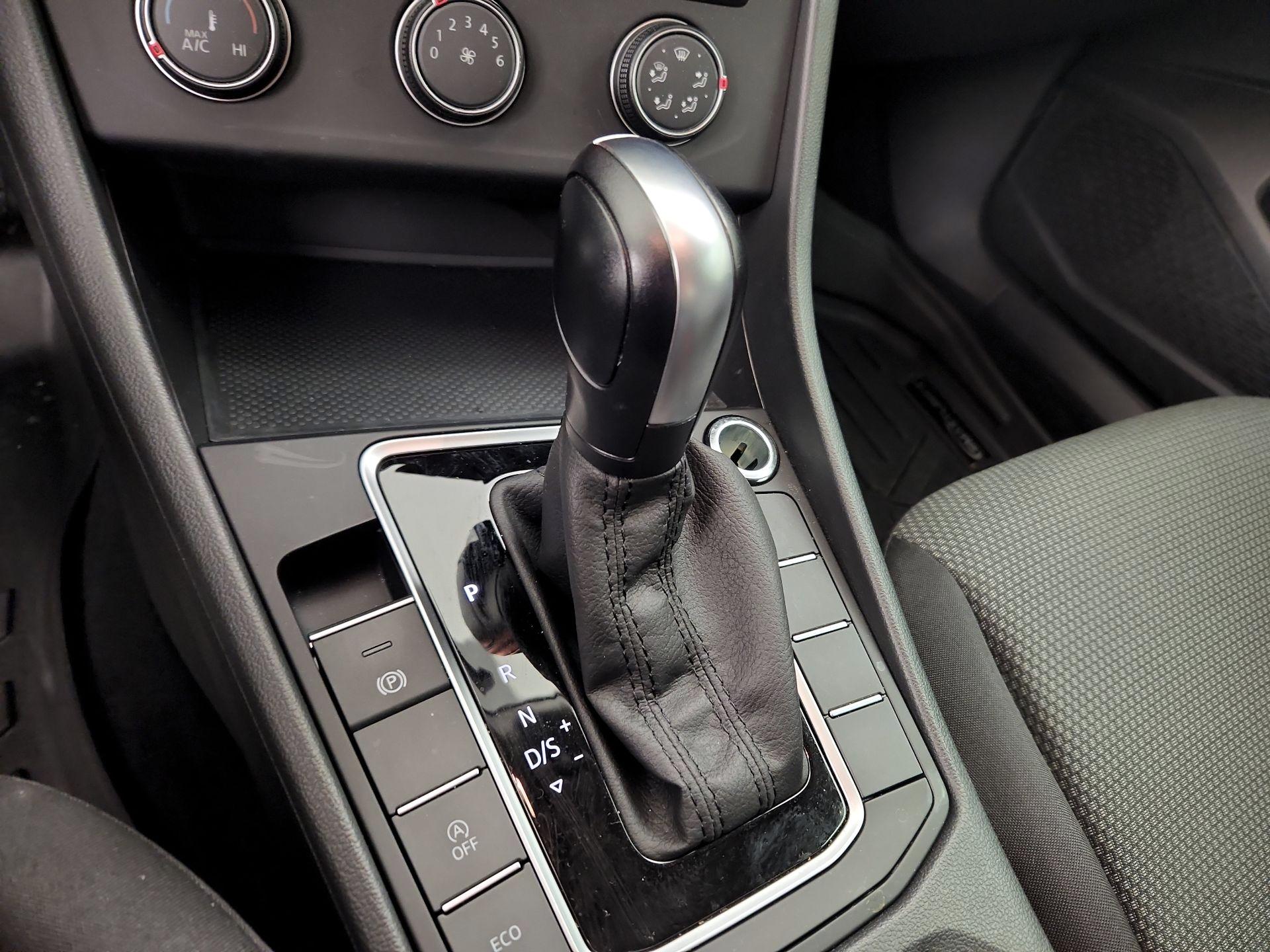 Thumbnail: 2019 Volkswagen Jetta - 17