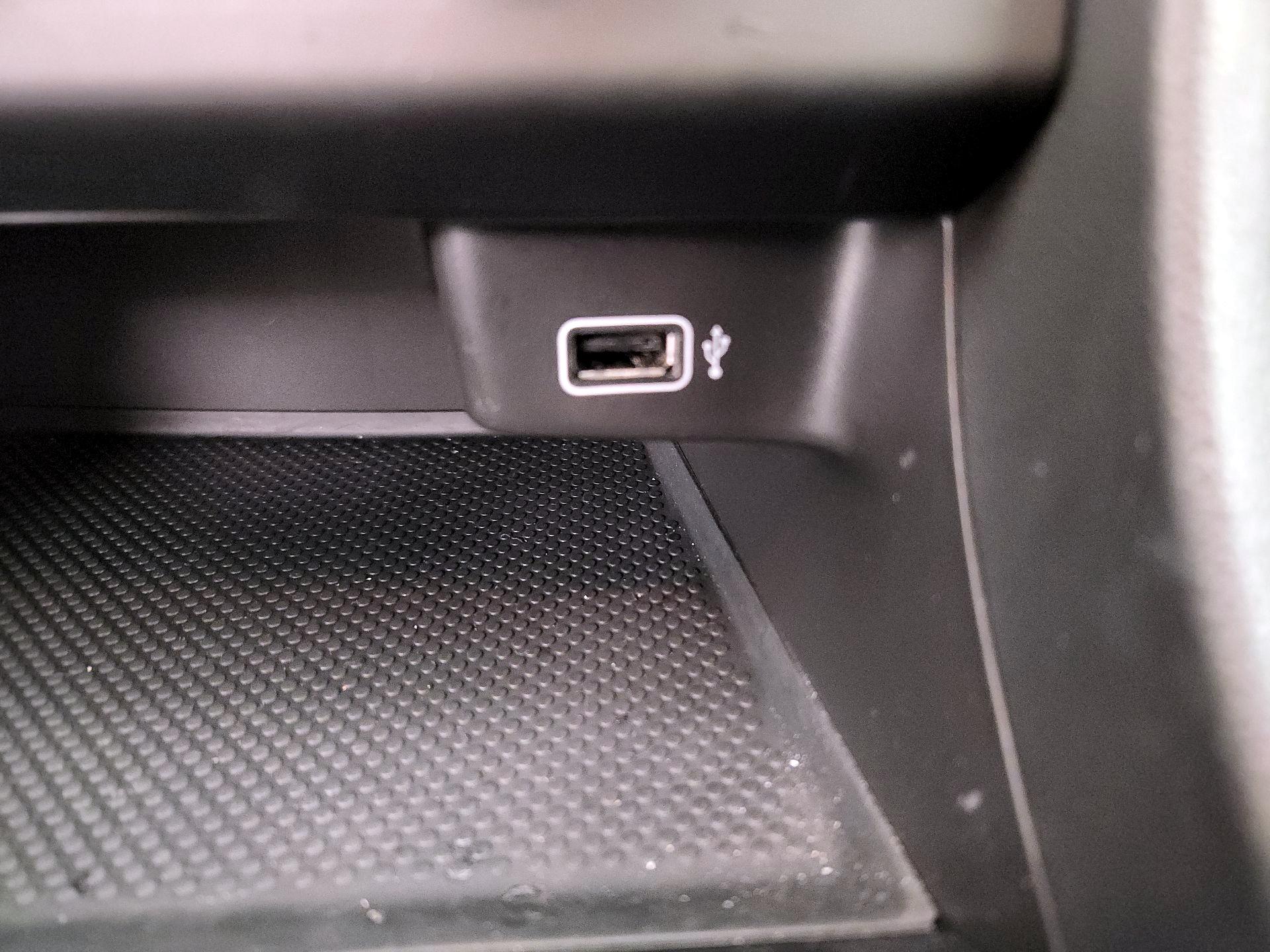 Thumbnail: 2019 Volkswagen Jetta - 18