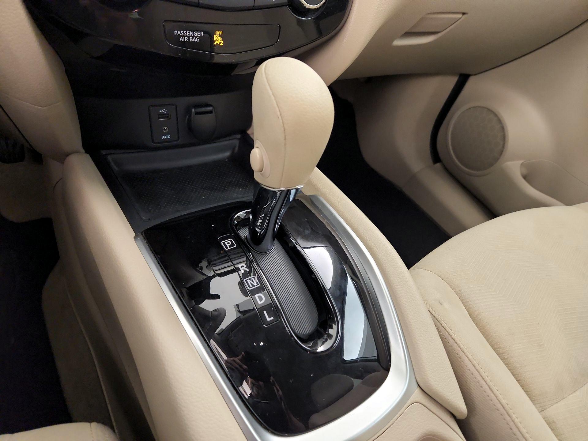 Thumbnail: 2015 Nissan Rogue - 17