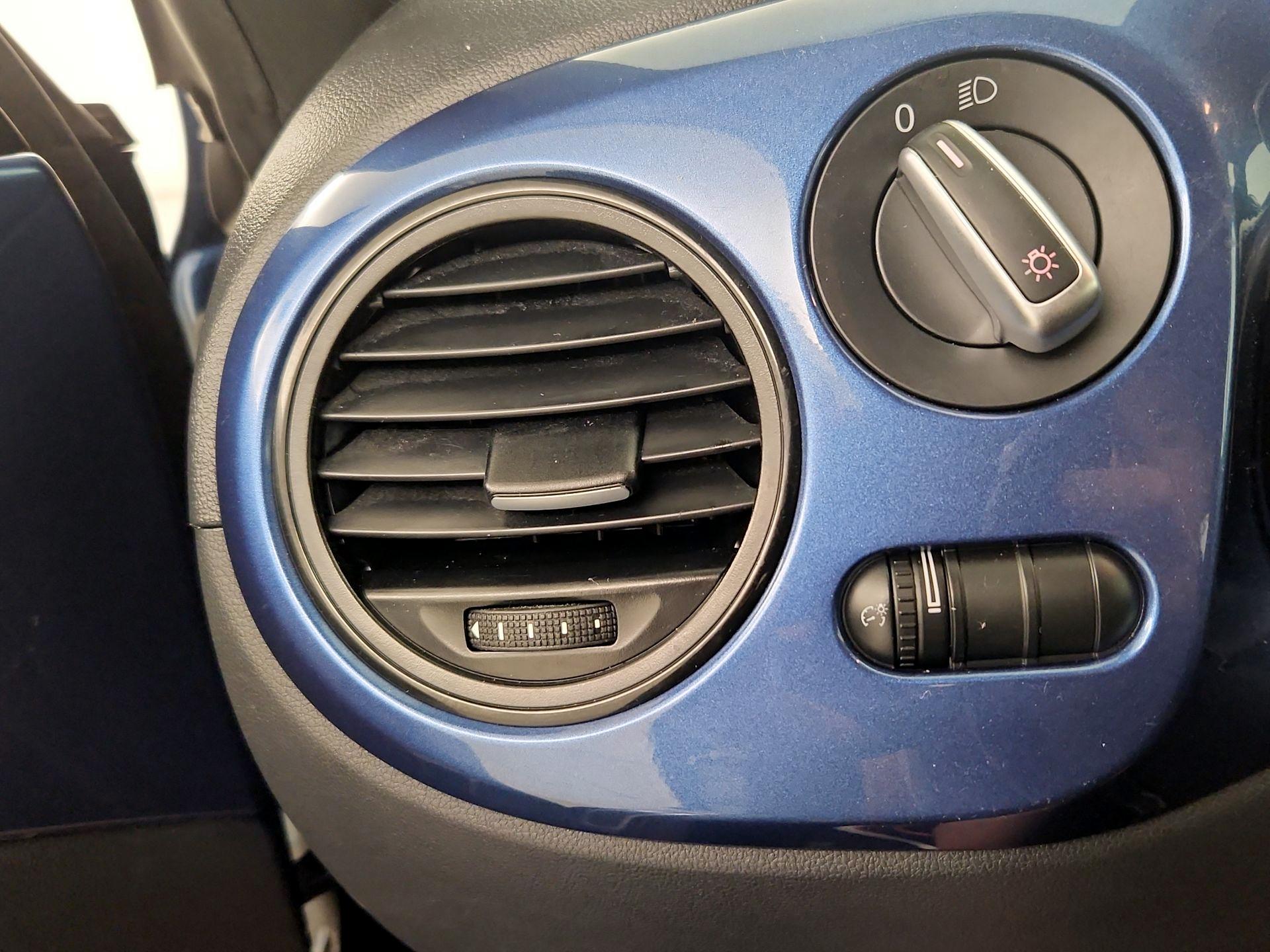 Thumbnail: 2017 Volkswagen Beetle - 13