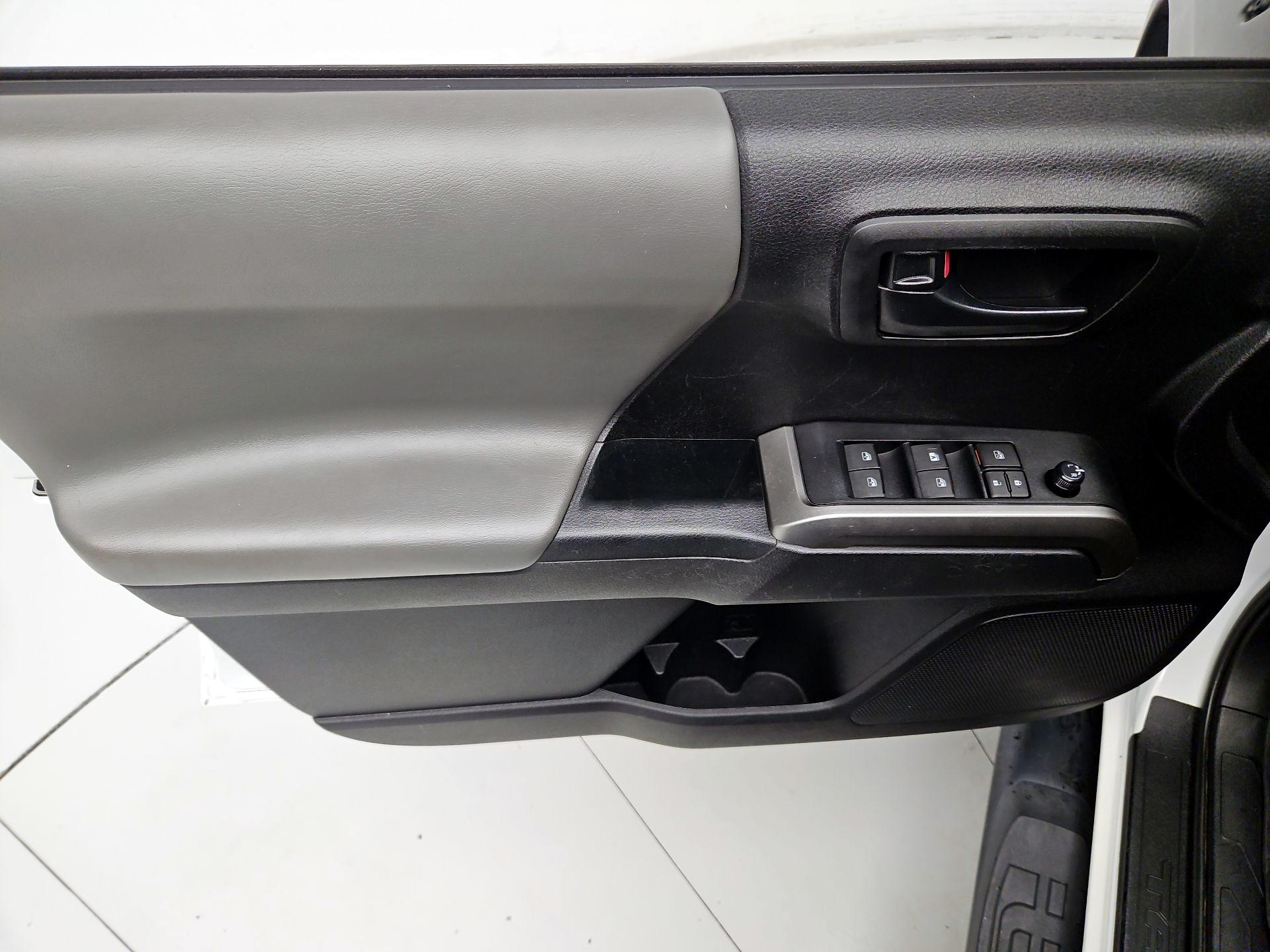 Thumbnail: 2021 Toyota Tacoma - 12