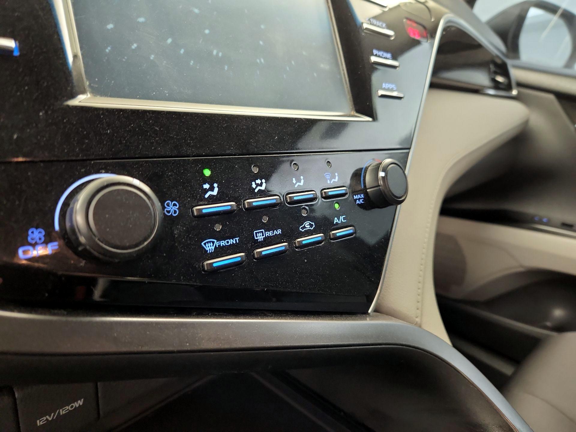 Thumbnail: 2018 Toyota Camry - 16