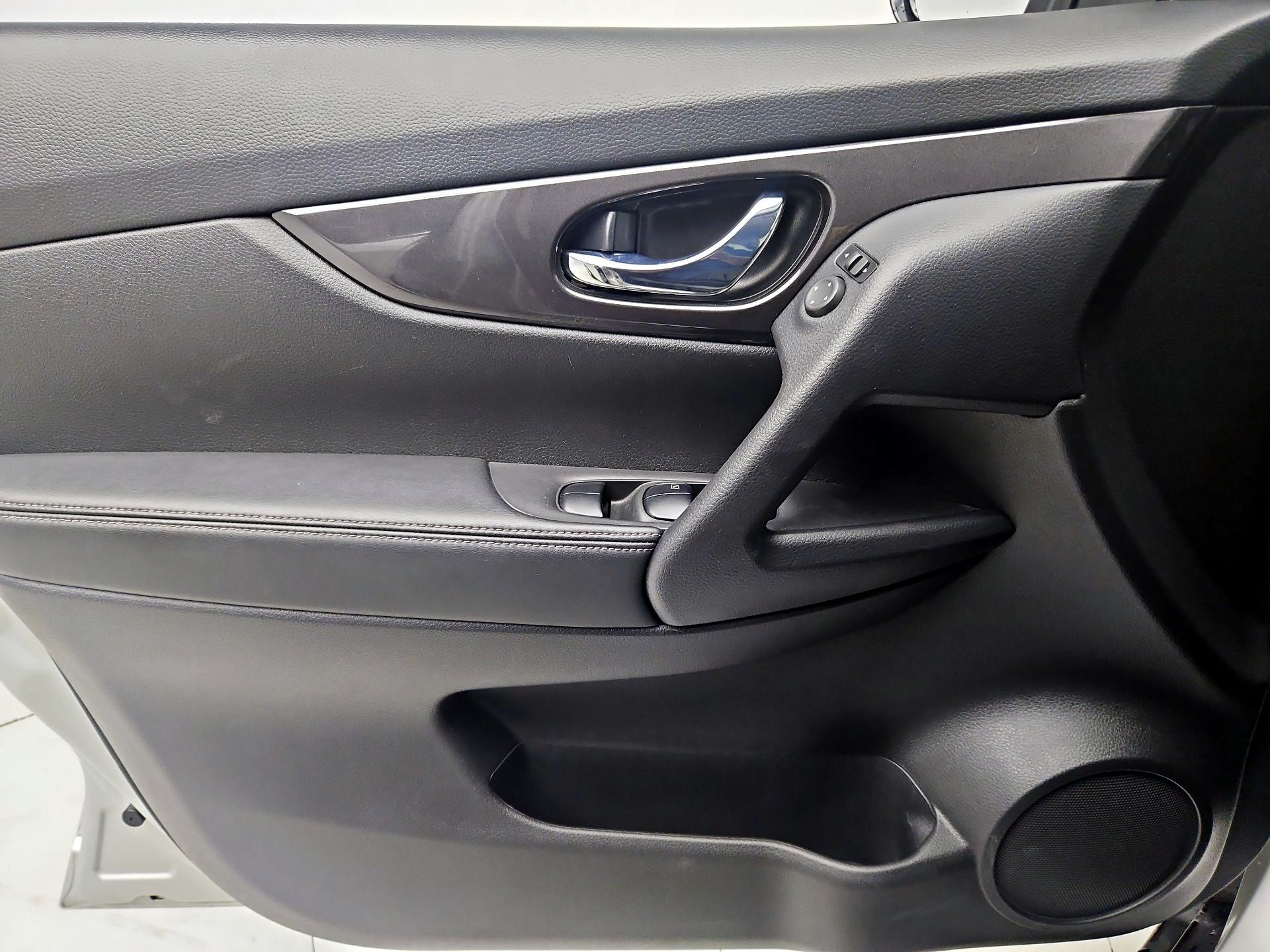Thumbnail: 2020 Nissan Rogue - 12