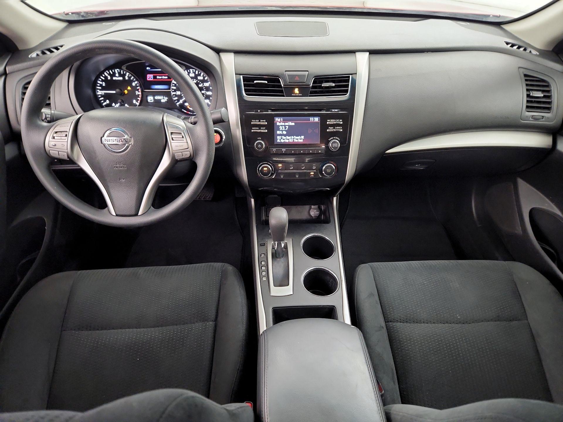Thumbnail: 2015 Nissan Altima - 9