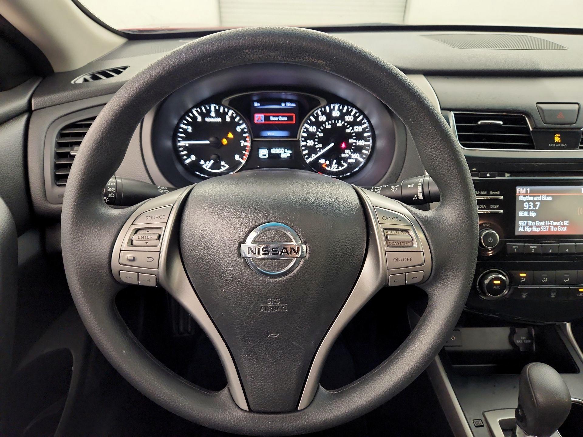 Thumbnail: 2015 Nissan Altima - 10
