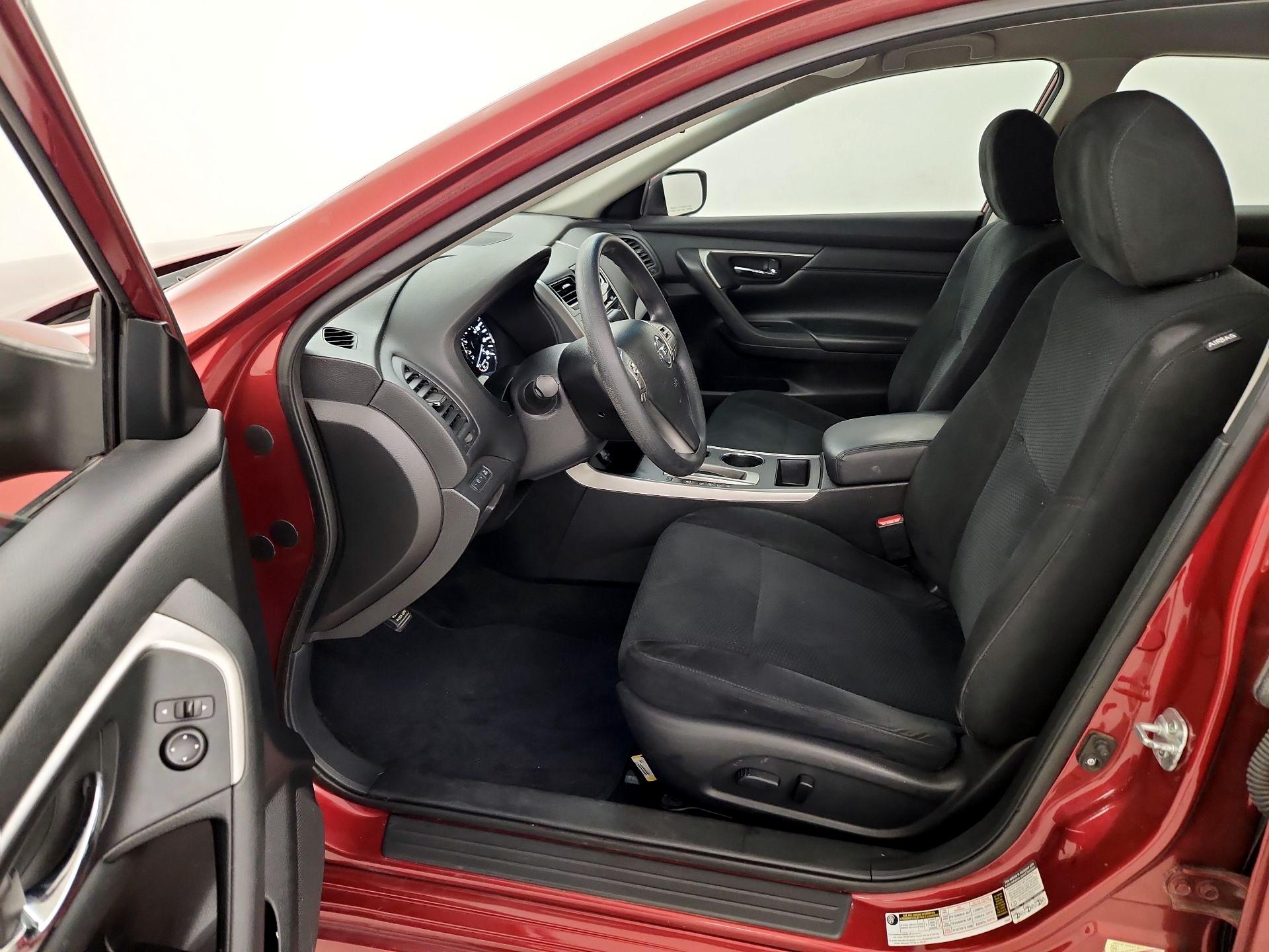Thumbnail: 2015 Nissan Altima - 11