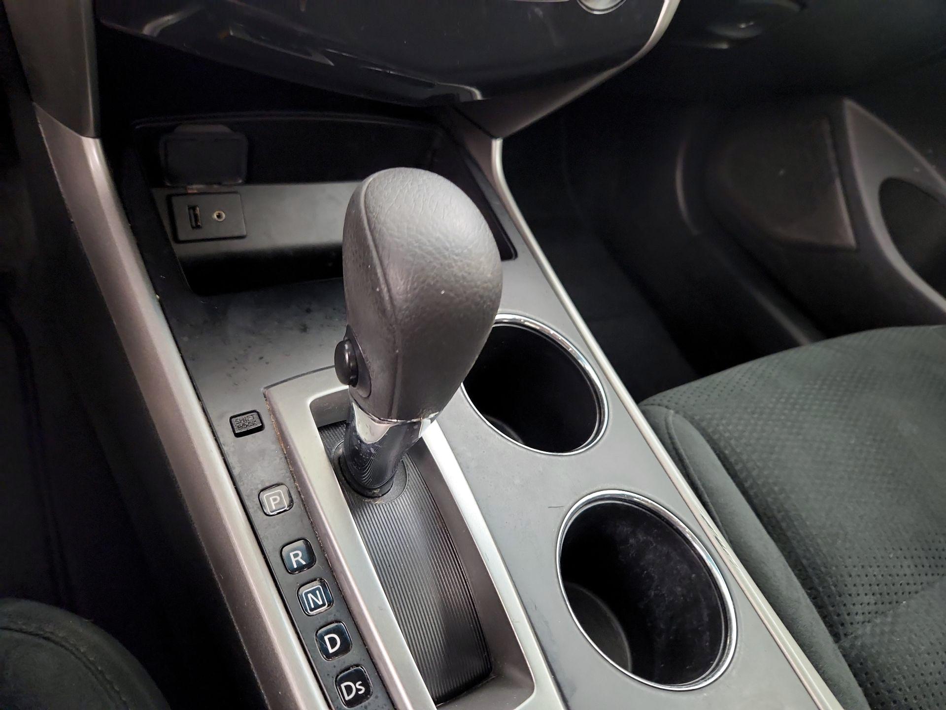 Thumbnail: 2015 Nissan Altima - 17