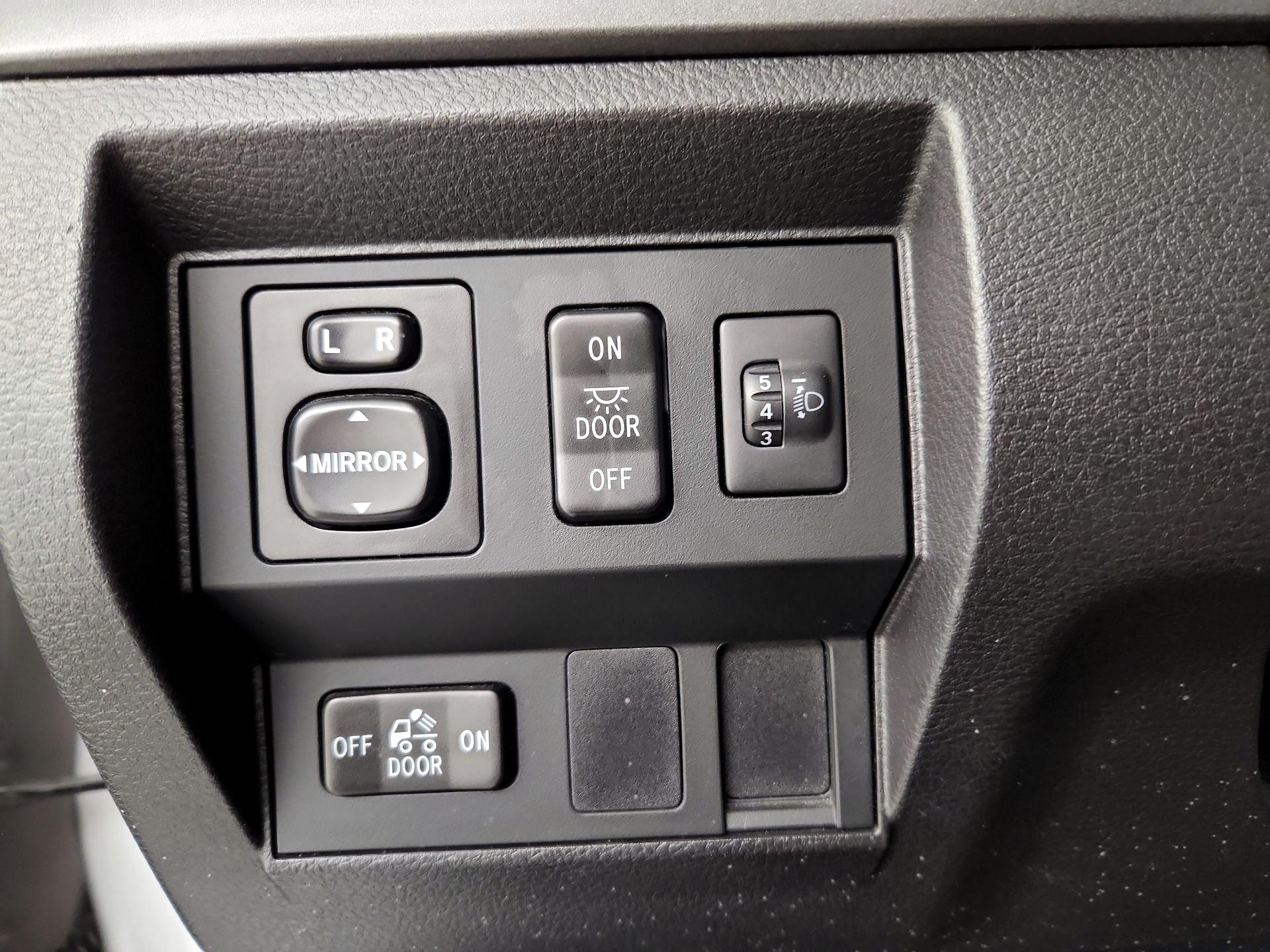 Thumbnail: 2015 Toyota Tundra - 13