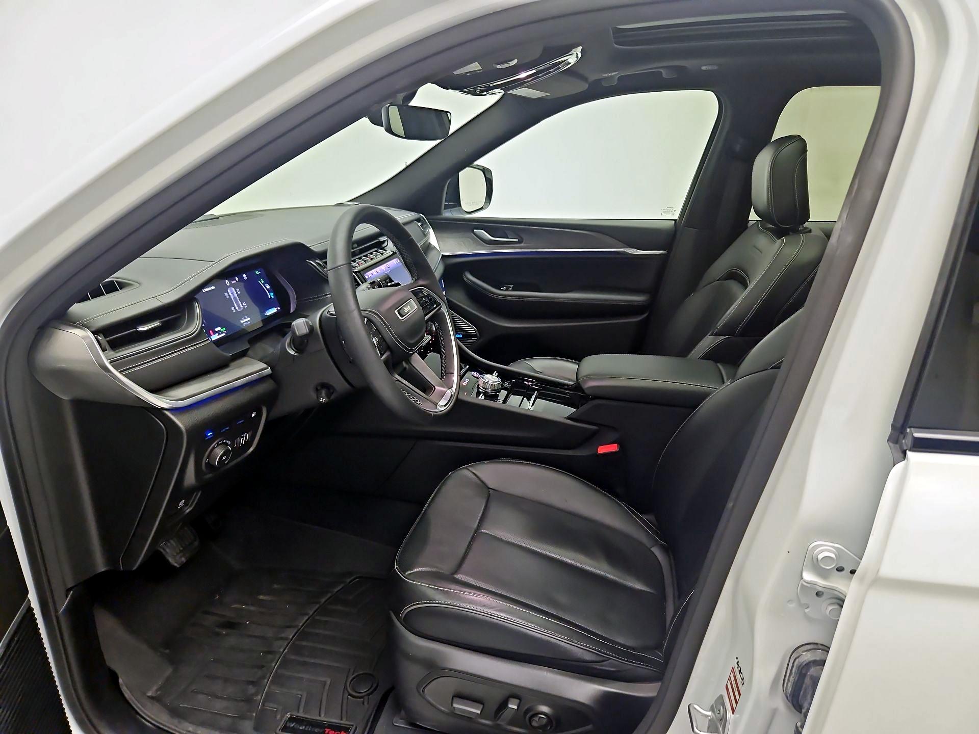 Thumbnail: 2023 Jeep Grand Cherokee - 11