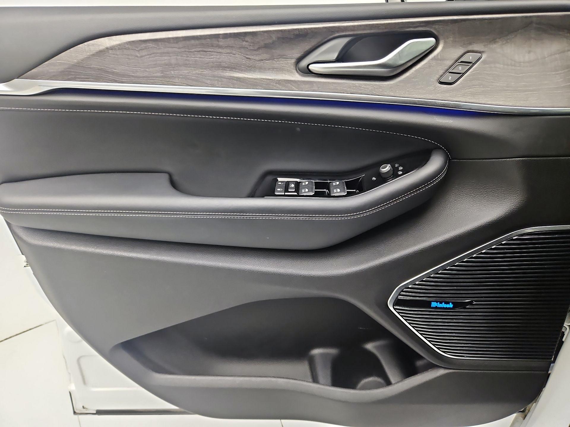 Thumbnail: 2023 Jeep Grand Cherokee - 12