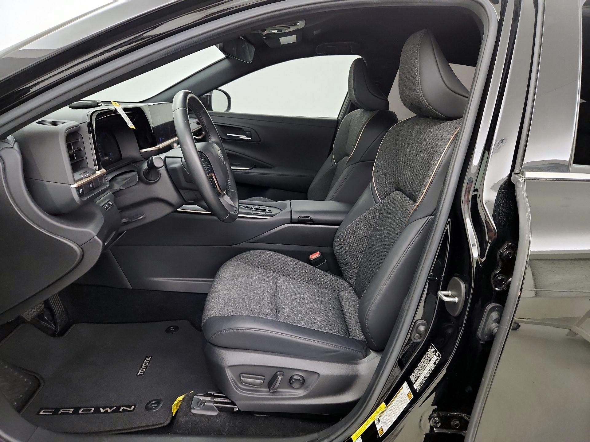 Thumbnail: 2023 Toyota Crown - 11