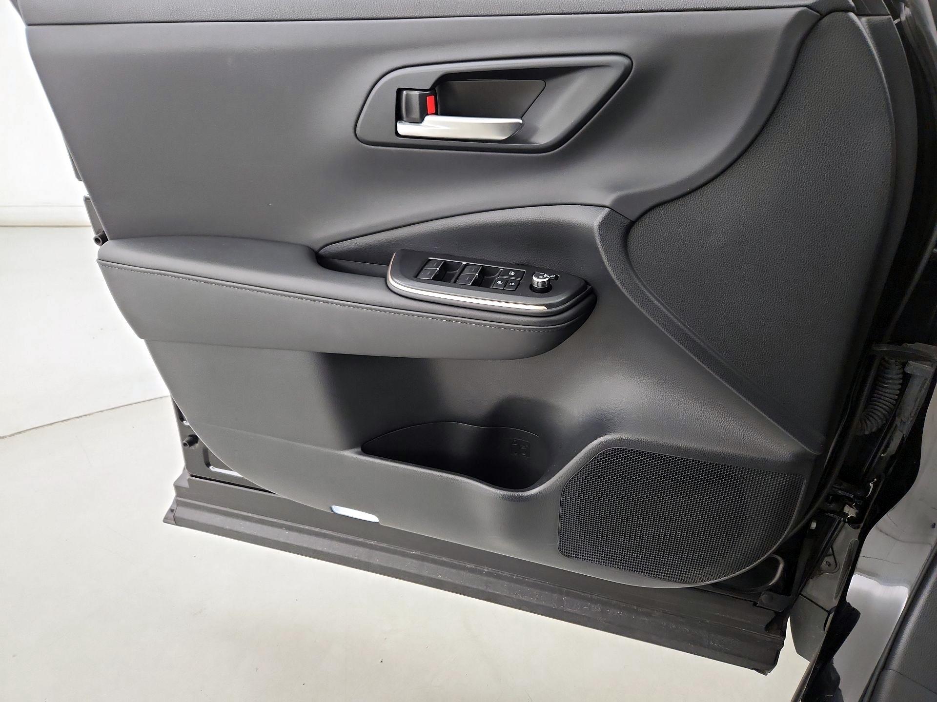 Thumbnail: 2023 Toyota Crown - 12