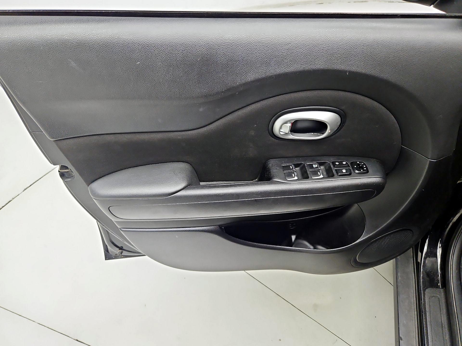 Thumbnail: 2019 Kia Soul - 12